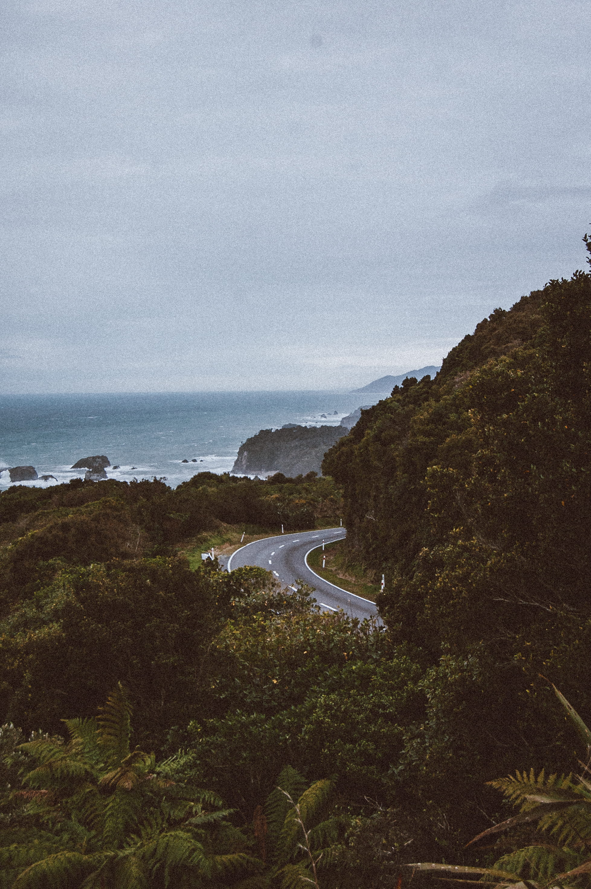 pacific Ocean, outdoor, mountain, photography, summer, coastline, island, daytime, travel, line, forest, no People, car, green, california, nature, sand, Phone HD Wallpaper