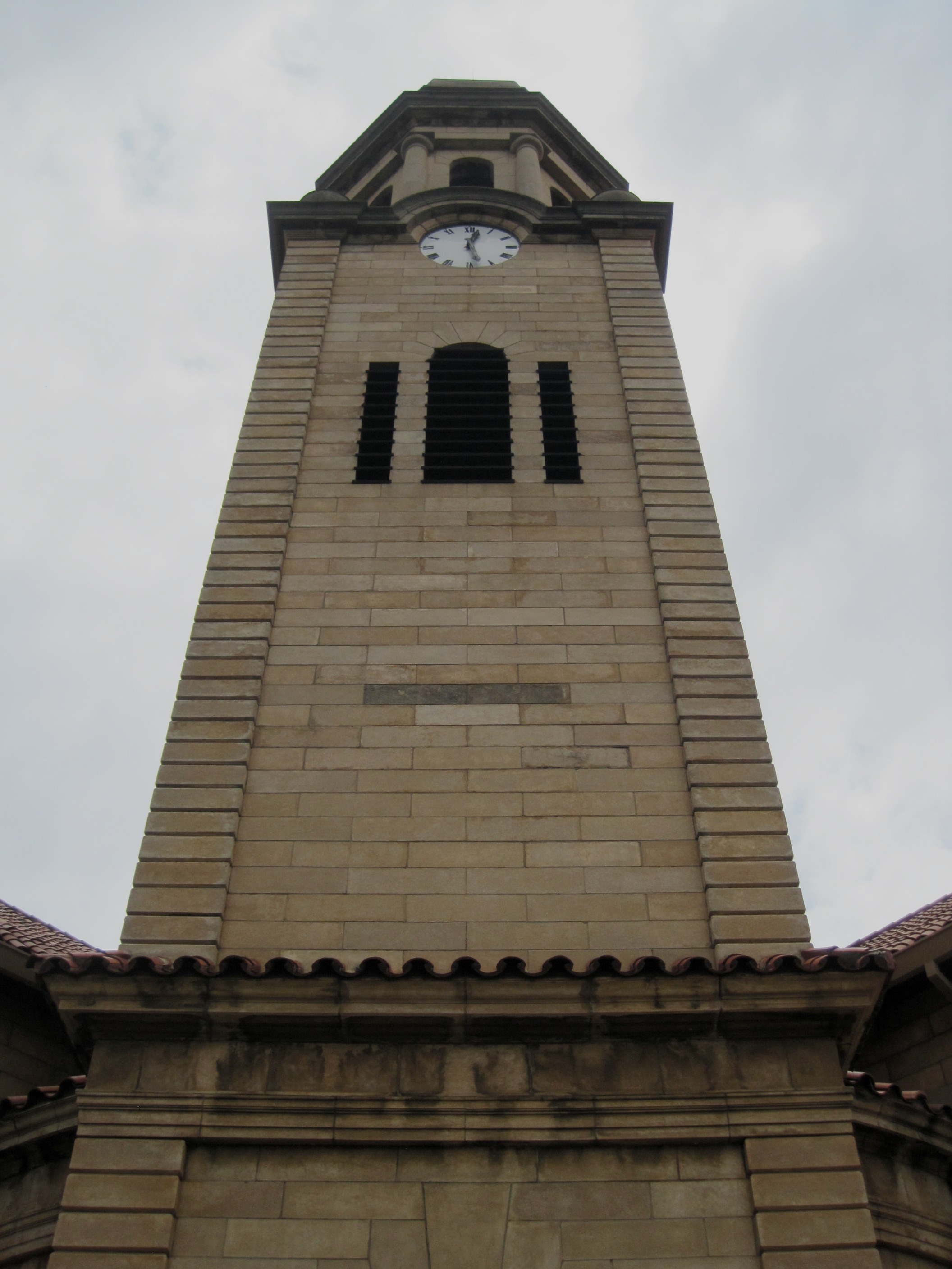 clock, bell tower, 2K, travel destinations, day, sir herbert baker, church, time, outdoors, red tiled roof, cloud - sky, low angle view, sand color, sky, Phone HD Wallpaper