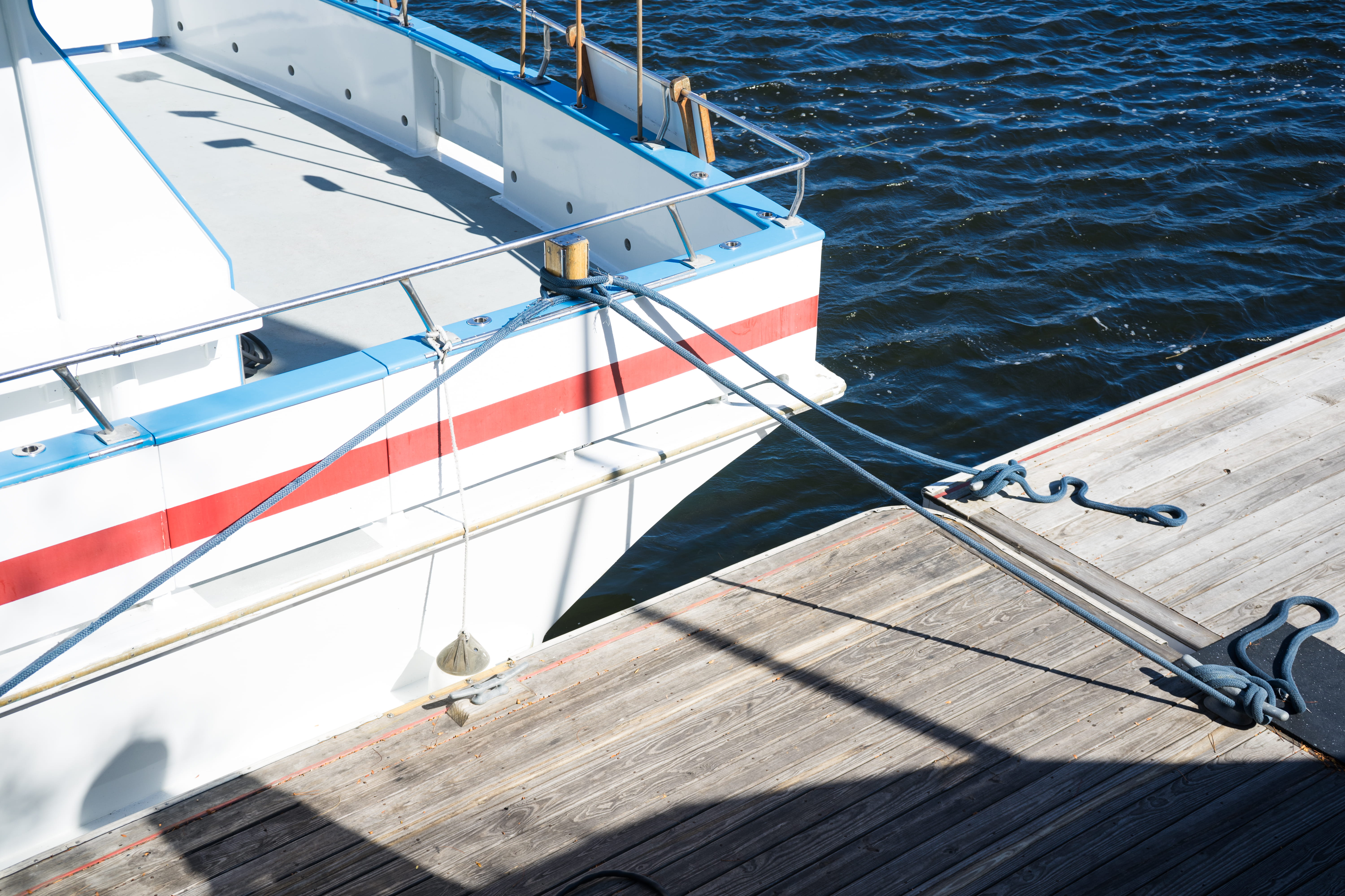 seascape, sunlight, no people, seashore, deck, nature, yacht, transportation, sony a7, ocean, flag, simple, white color, nature, boat, rope, HD Wallpaper
