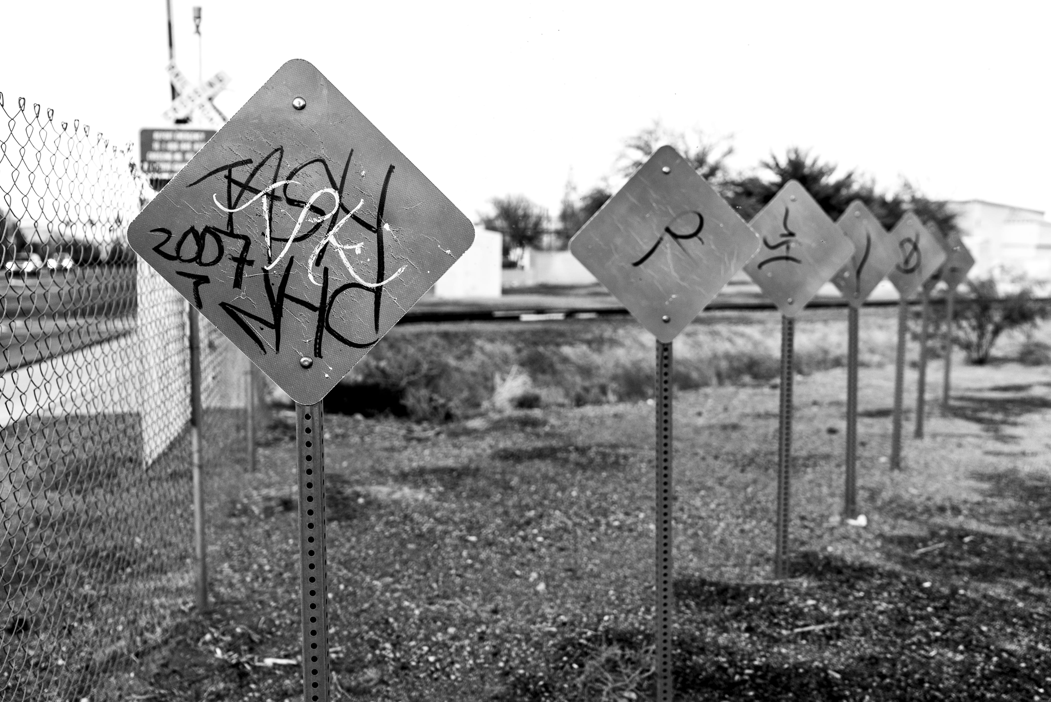 sin city, black and white, sony alpha, built structure, sony, sign, focus on foreground, road, communication, creative, zeiss lens, information sign, las vegas, HD Wallpaper
