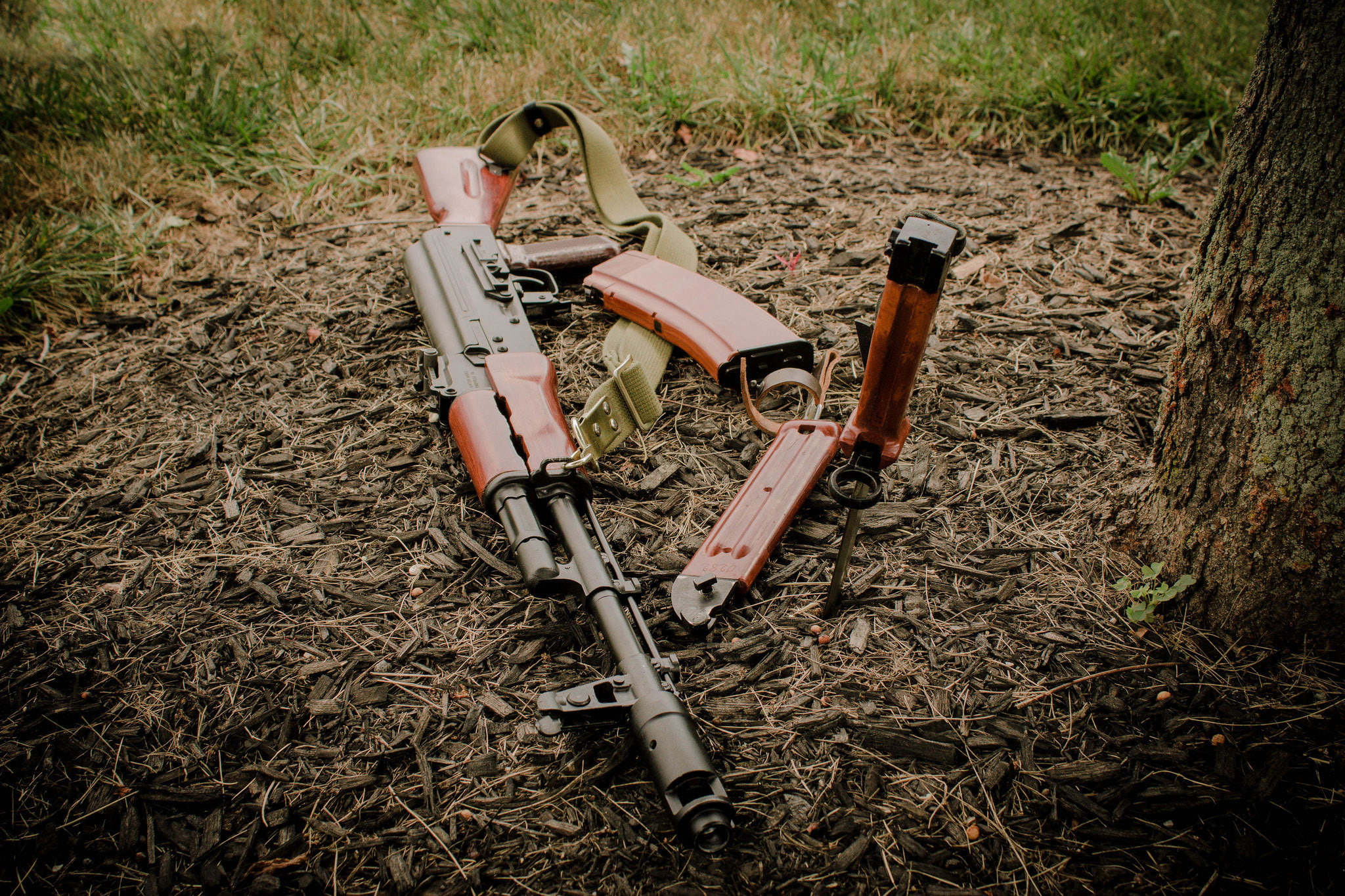 metal, black, weapons, rifle, field, still life, bayonet, toy, outdoors, brown, tool, sunlight, nature, grass, day, no people, security, high angle view, HD Wallpaper
