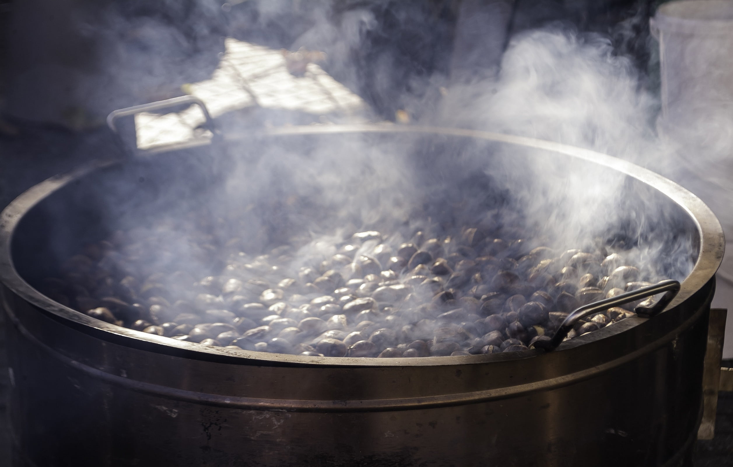 close-up, roasting chestnuts, freshness, preparation, household equipment, preparing food, boiling, smoke - physical structure, saucepan, seasonal, autumn, HD Wallpaper