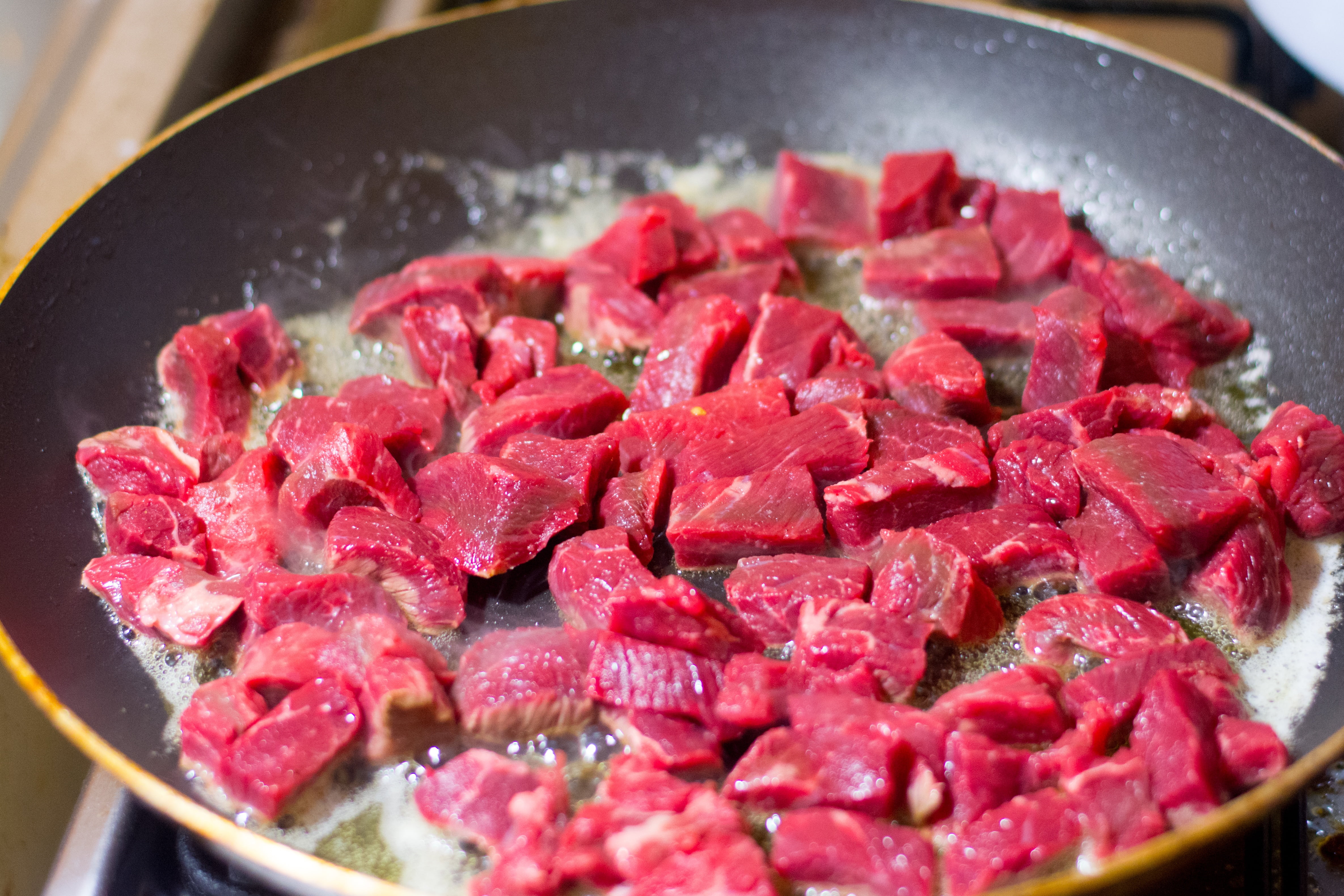 freshness, preparing food, taste, red, 4K, pan, heat - temperature, food and drink, skillet- cooking pan, mięsko, fried, frying pan, dinner, meat, vegetable, HD Wallpaper