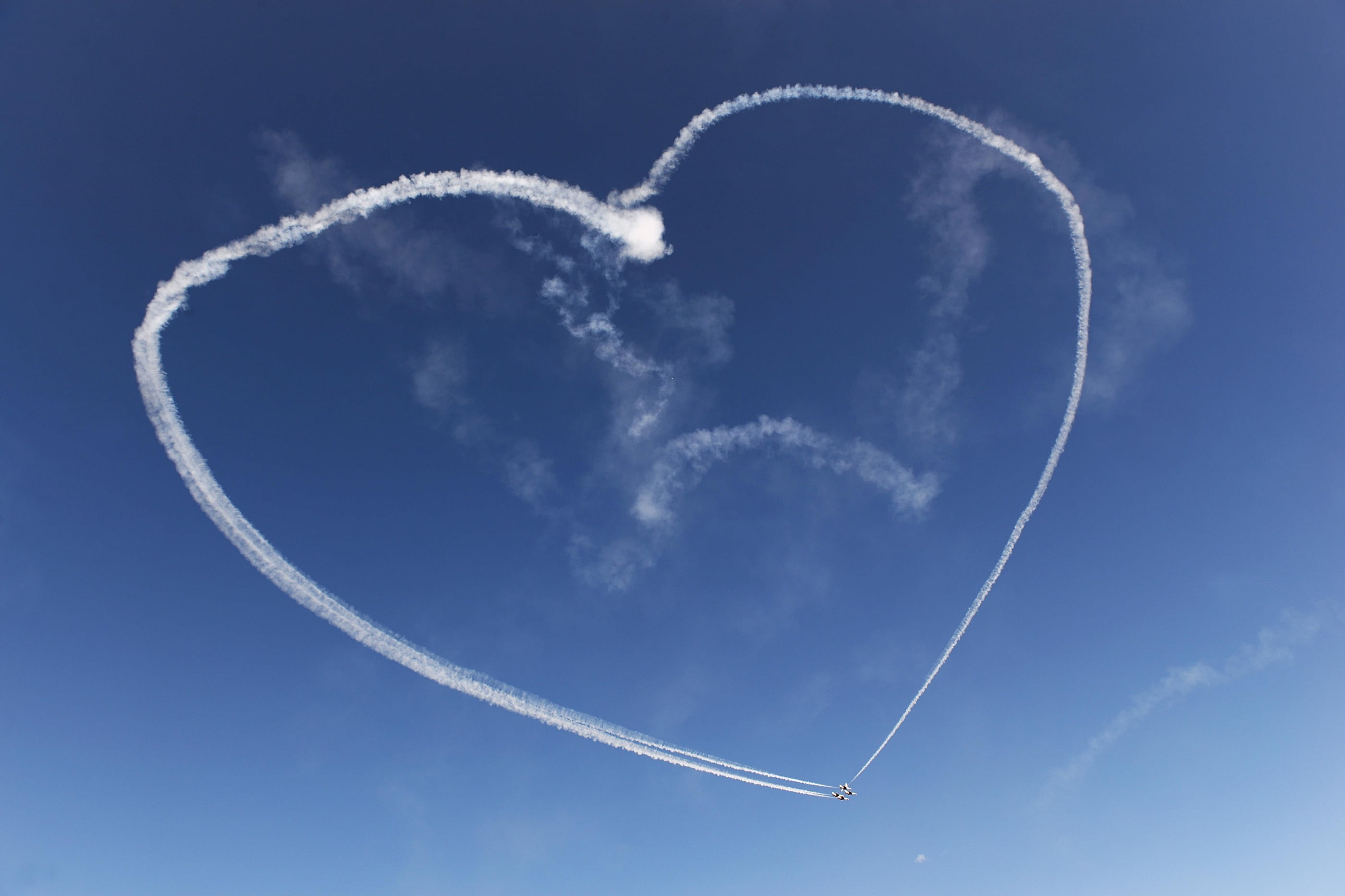 romance, outdoors, pilots, aviation, air, symbol, jets, positive emotion, heart shape, transportation, planes, air vehicle, emotion, forming, pattern, love, HD Wallpaper