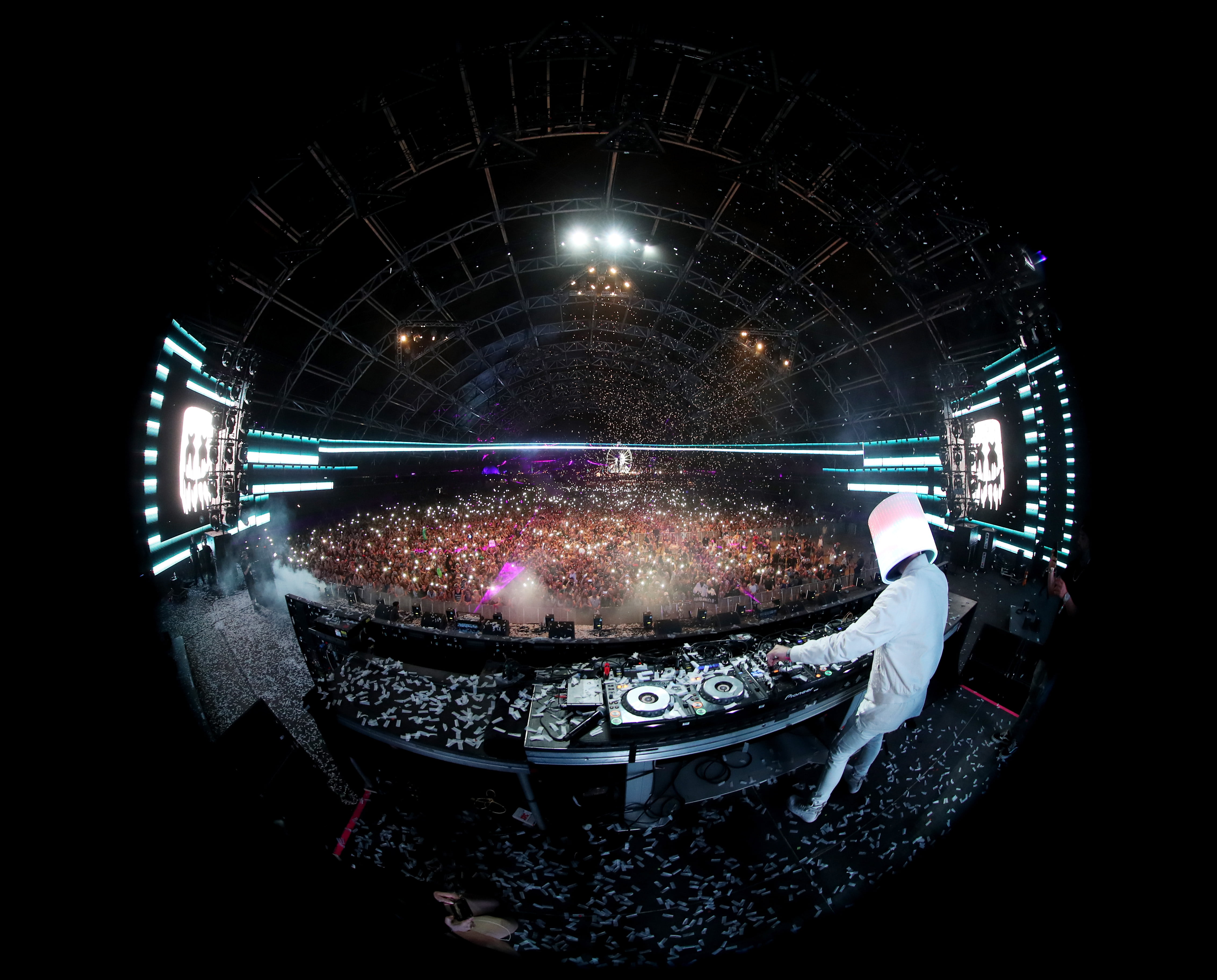 real people, built structure, ceiling, high angle view, 4k, music, lighting equipment, light, stage, architecture, night, group of people, spectator, festival, HD Wallpaper