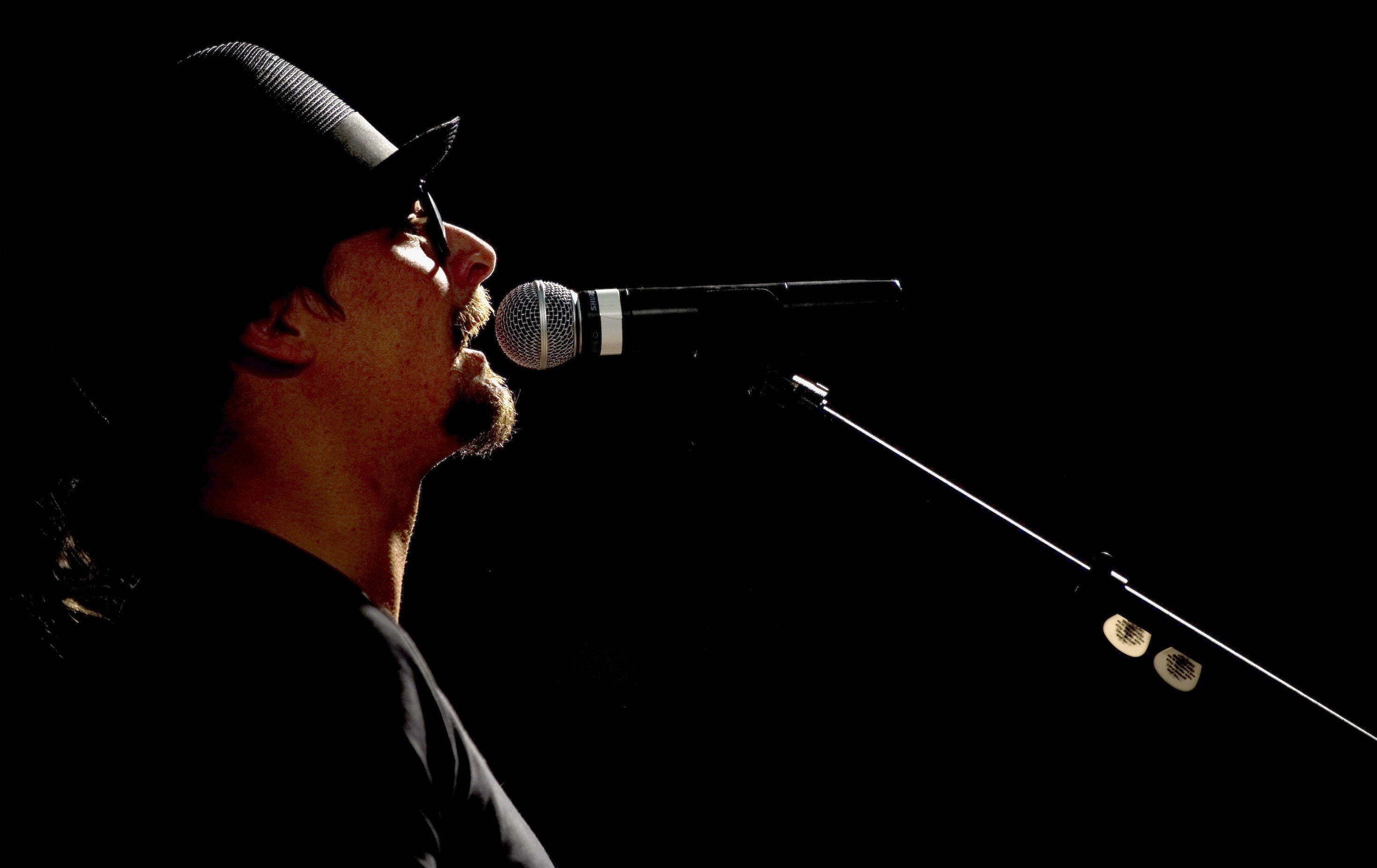 musician, men, music, indoors, adult, guitar, portrait, artist, black background, kid rock, recording, mid adult men, entertainer, entertainment, rapper, HD Wallpaper