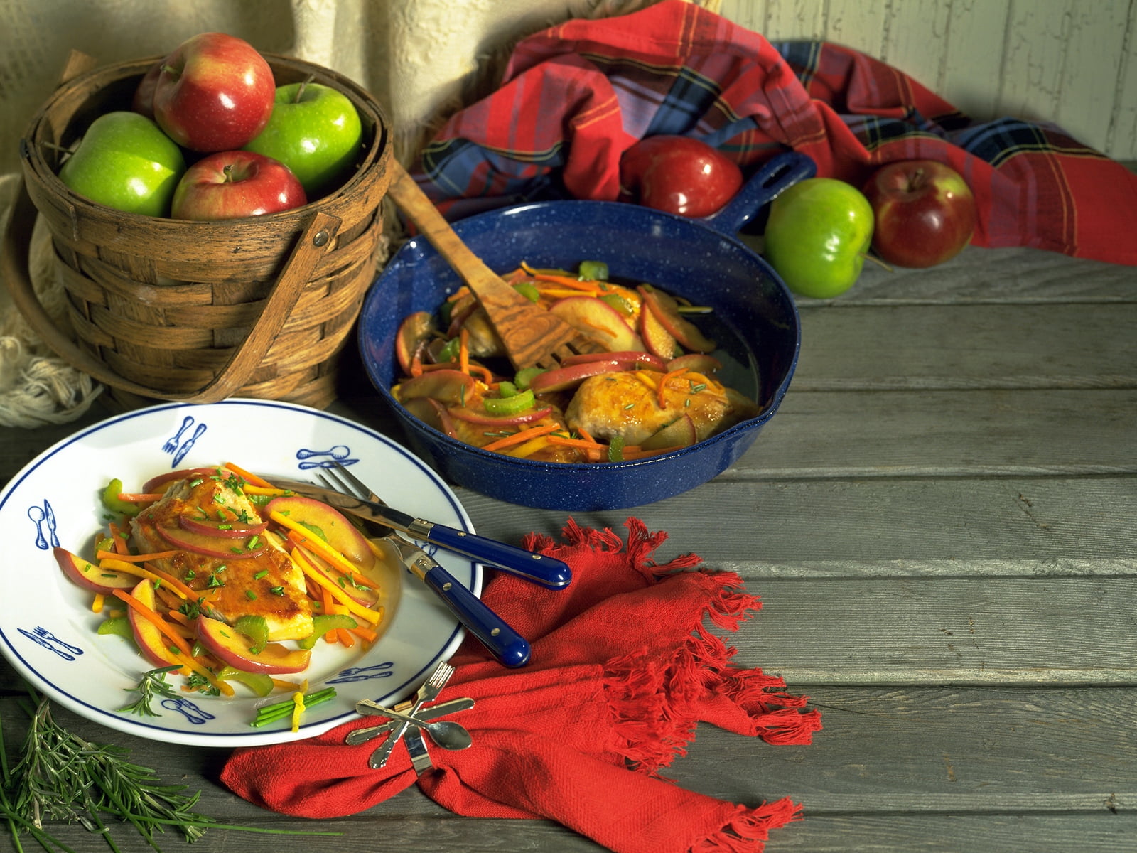 high angle view, pepper, basket, 720P, vegetable, container, table, healthy eating, tomato, vegetables, food, fruit, wellbeing, freshness, frying, ready-to-eat, HD Wallpaper