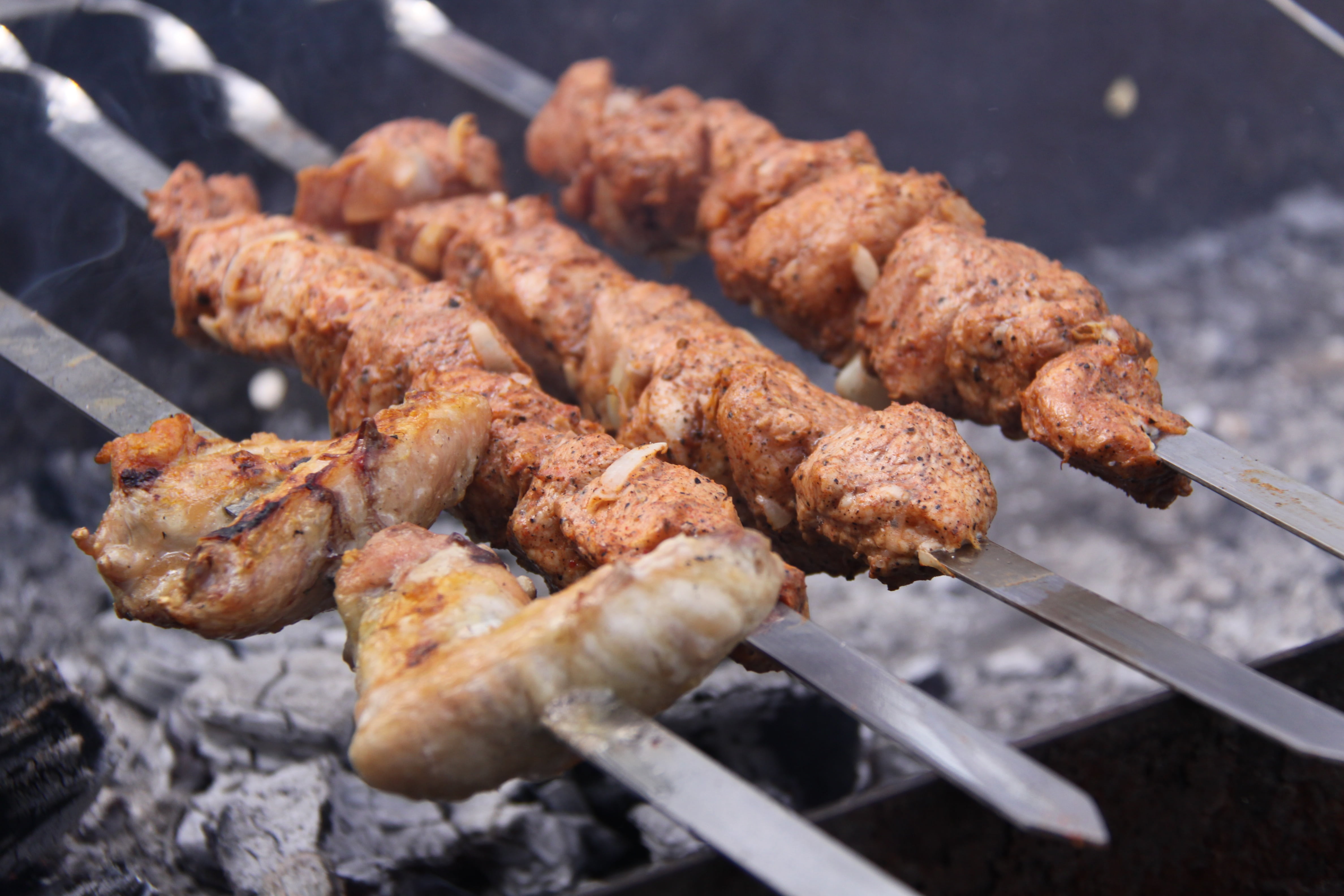 meat, summer, 4K, day, close-up, mangal, chicken, chicken meat, skewers, smoke - physical structure, barbecue, skewer, white meat, temptation, shish kebab, HD Wallpaper