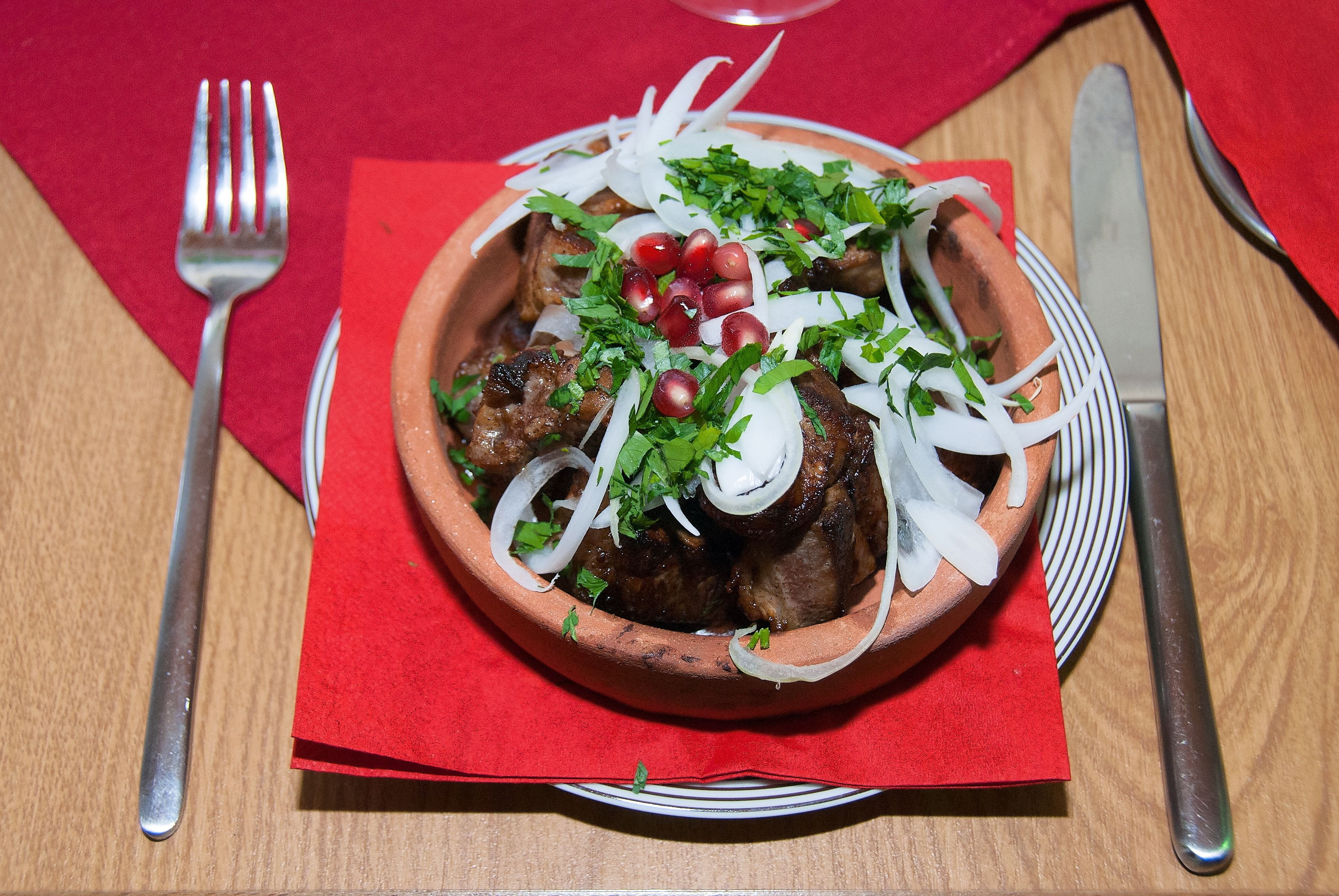 meat, dinner, knife, geotgisch, food, table, vegetable, ready-to-eat, beef, eat, eating utensil, 4K, salad, meal, wellbeing, garnish, indoors, restaurant, HD Wallpaper