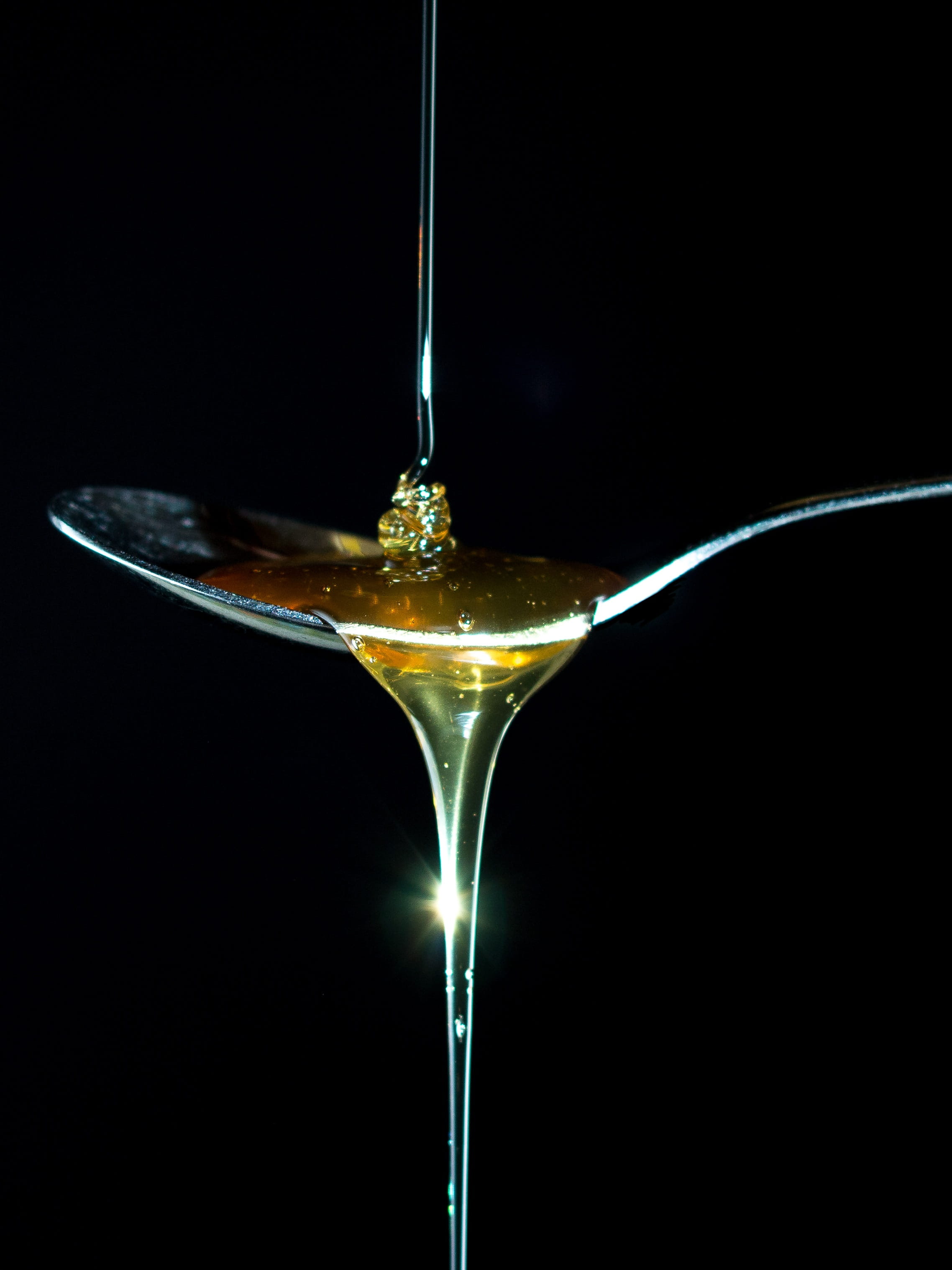 spoon, water, honey, wellbeing, studio shot, purity, eating utensil, teaspoon, healthy eating, breakfast, refreshment, indoors, pouring, no people, drop, Phone HD Wallpaper