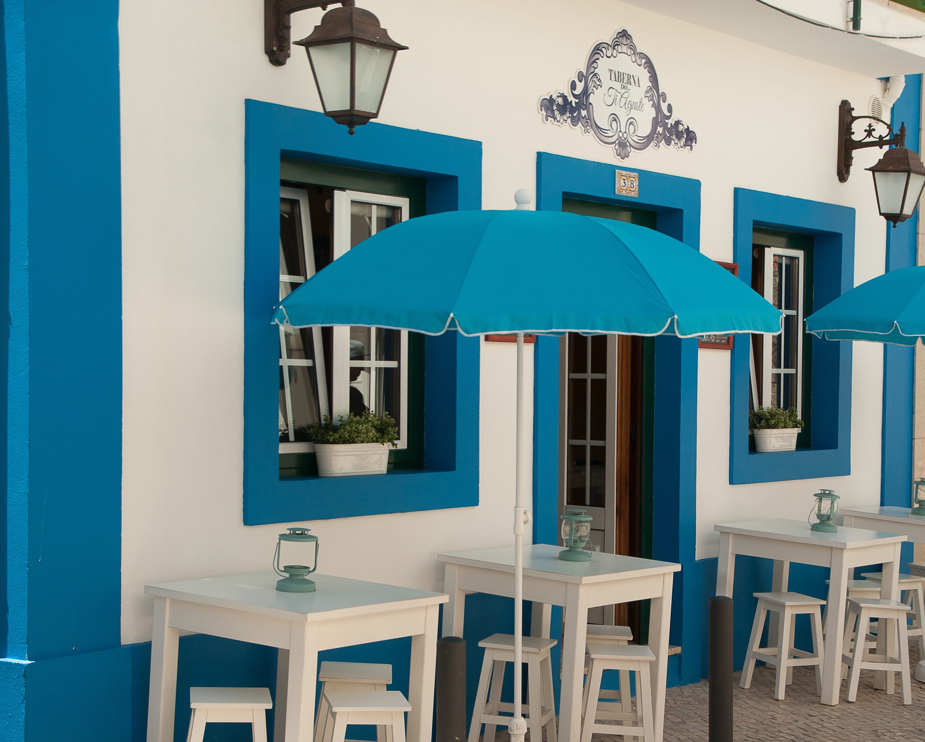 table, white, arrangement, bar, no people, outdoors, wooden, cafe, absence, 2K, building, coffee, setting, electric lamp, nazaré, building exterior, chair, HD Wallpaper