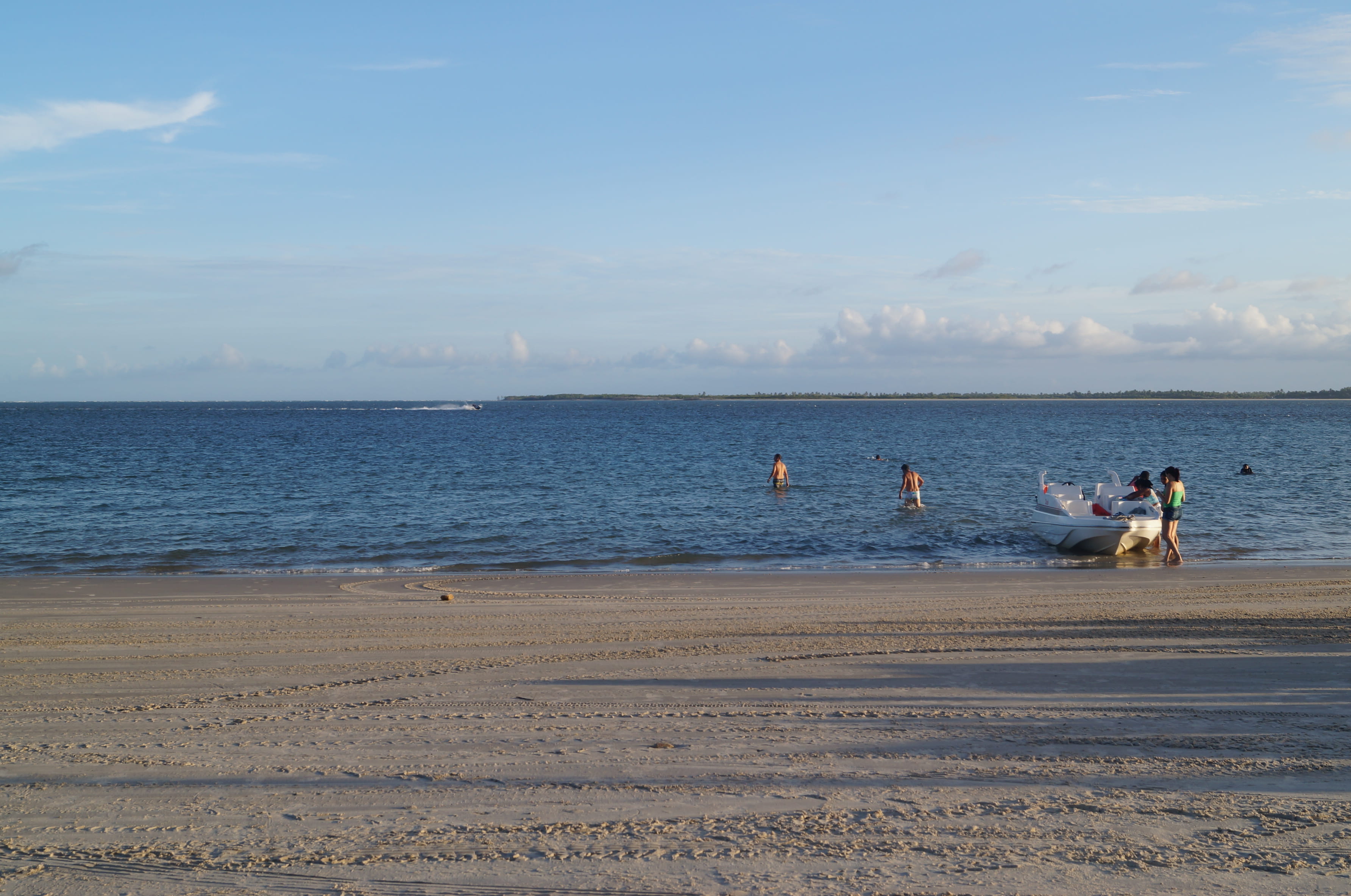 real people, tranquil scene, men, tranquility, praia do saco, sergipe, scenics - nature, beauty in nature, brasil, outdoors, day, sea, sand, estância, non-urban scene, HD Wallpaper
