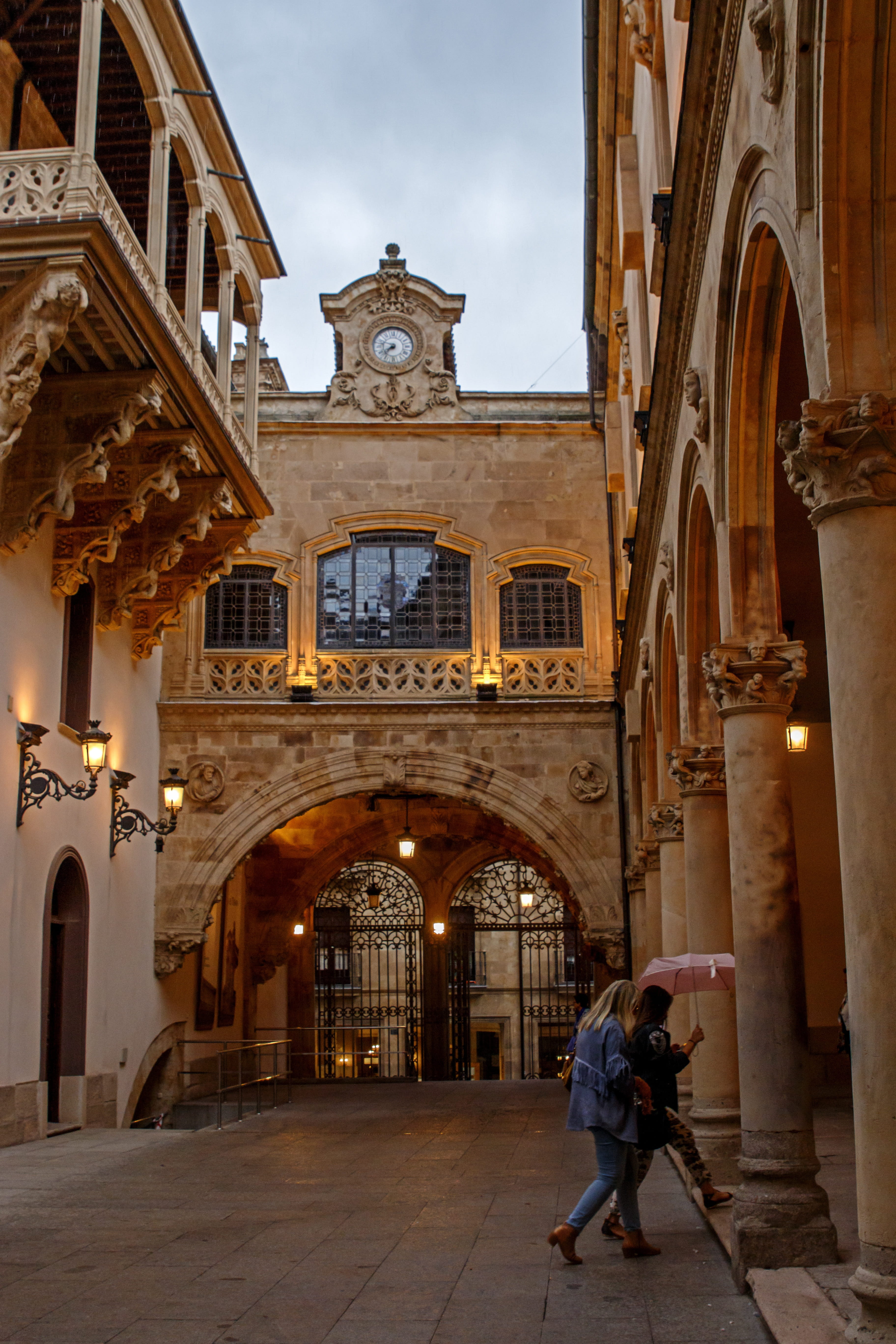 full length, architecture, building, spain, clock, walking, building exterior, window, built structure, women, adult, men, salamanca, history, travel destinations, Phone HD Wallpaper