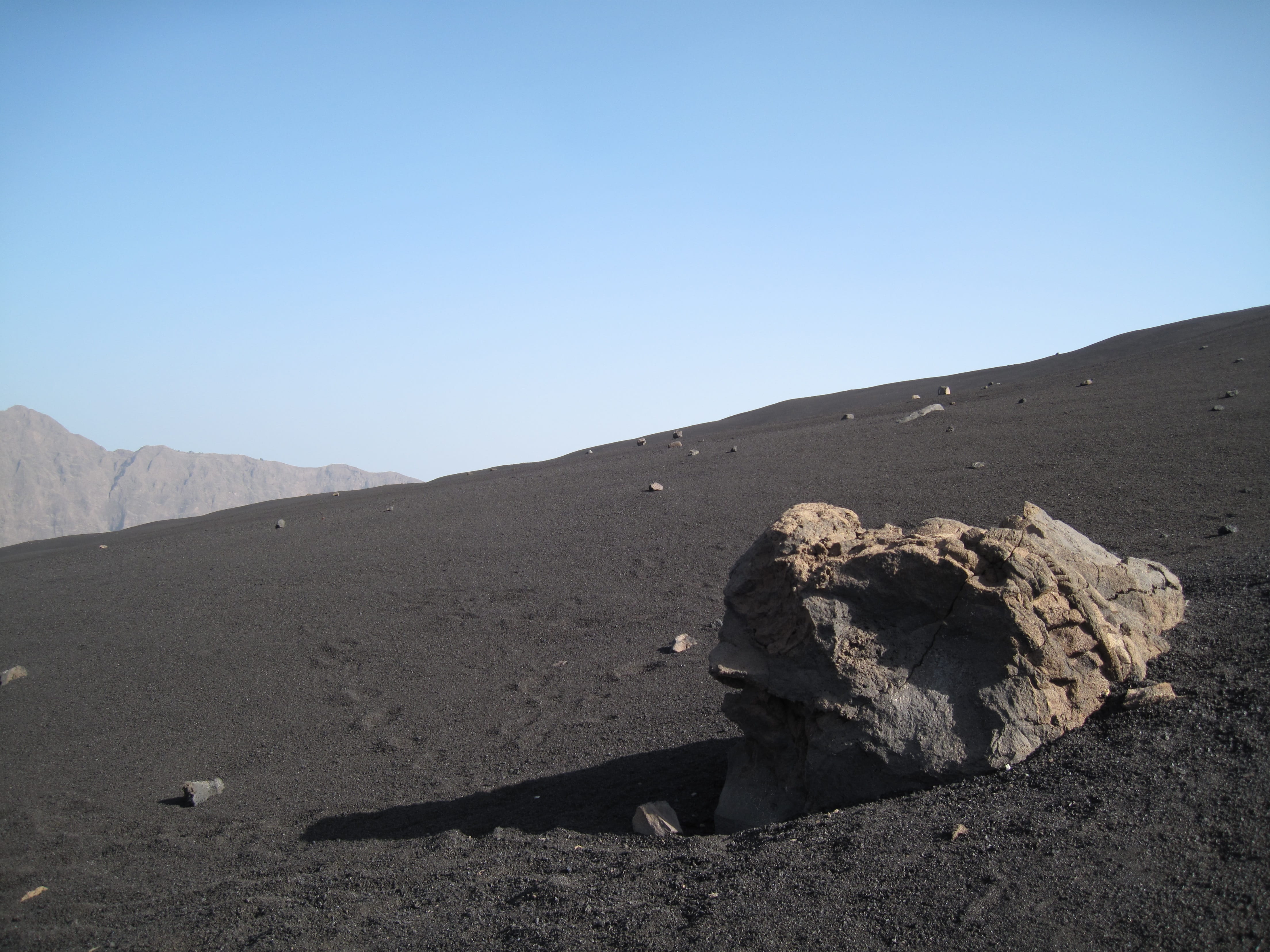 land, remote, nature, non-urban scene, day, tranquility, volcano, arid climate, no people, beauty in nature, outdoors, lava sand, volcanic, mountain, clear sky, HD Wallpaper