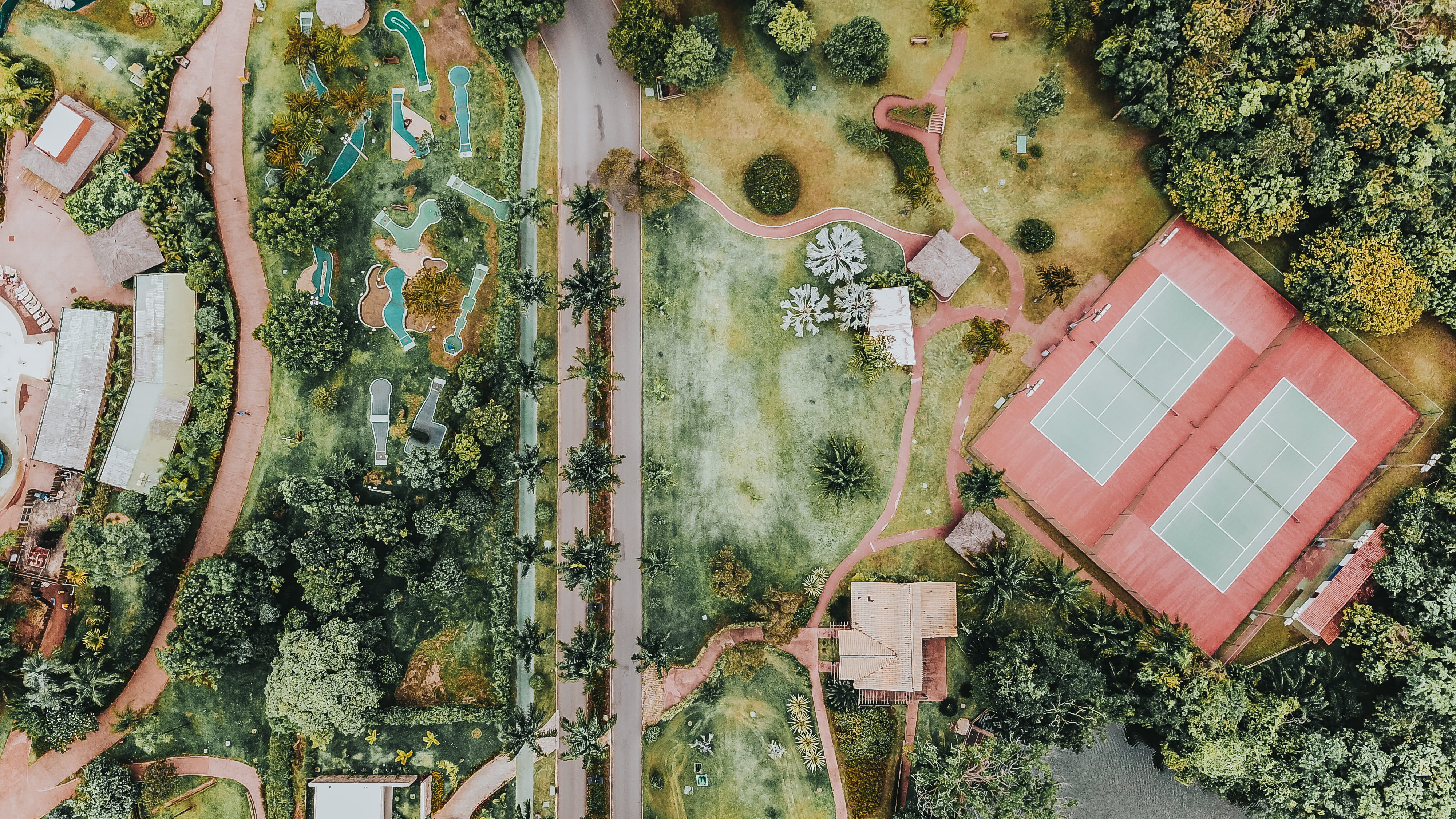 reflection, grass, high angle view, yard, brown, 4K, architecture, modern, photography, landscape, lawn, green color, design, wall, house, roofs, built structure, HD Wallpaper