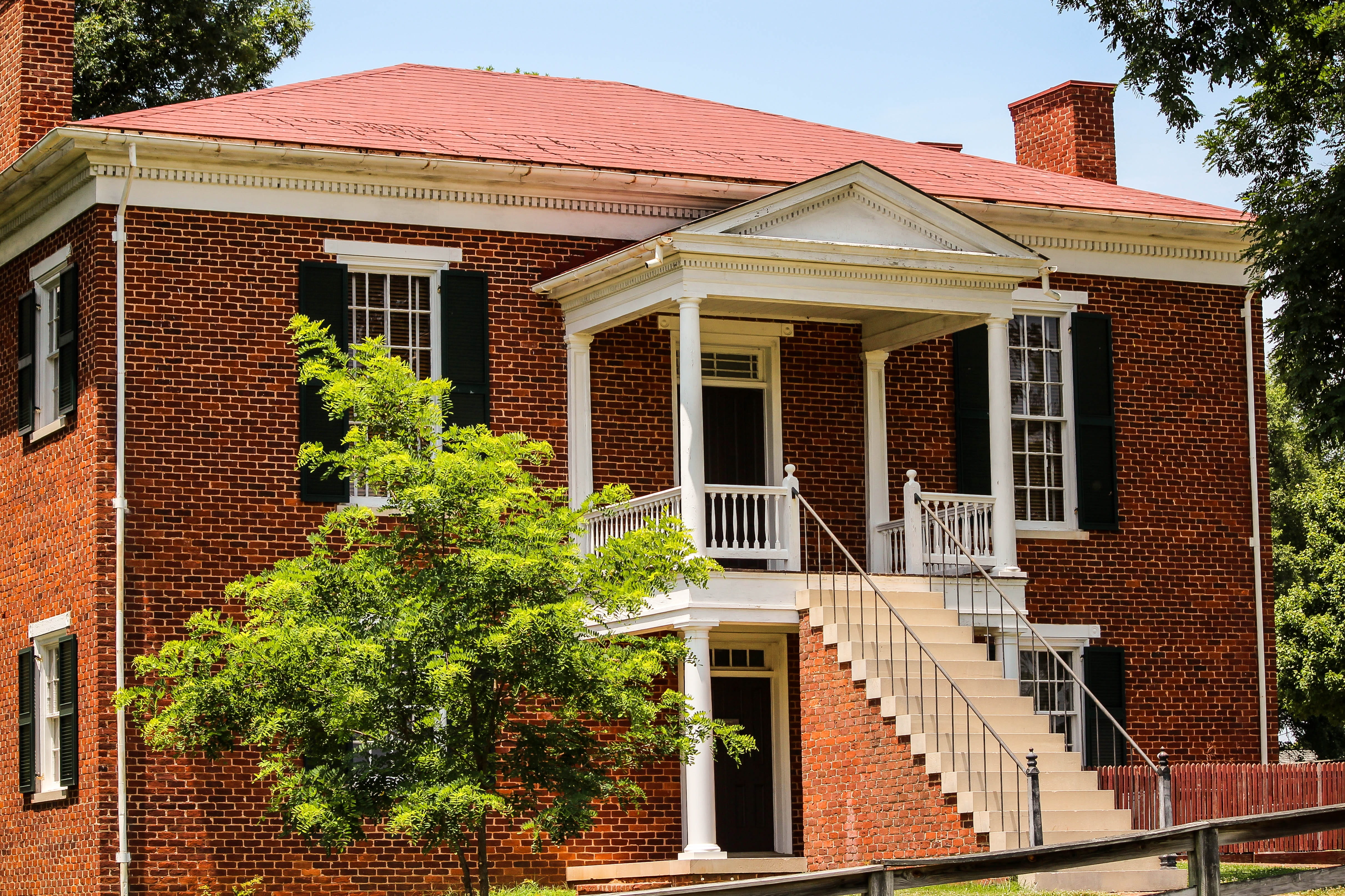 architecture, 4K, facade, plant, day, united states national park, outdoors, front stoop, nature, american civil war historic site, window, luxury, sunlight, HD Wallpaper
