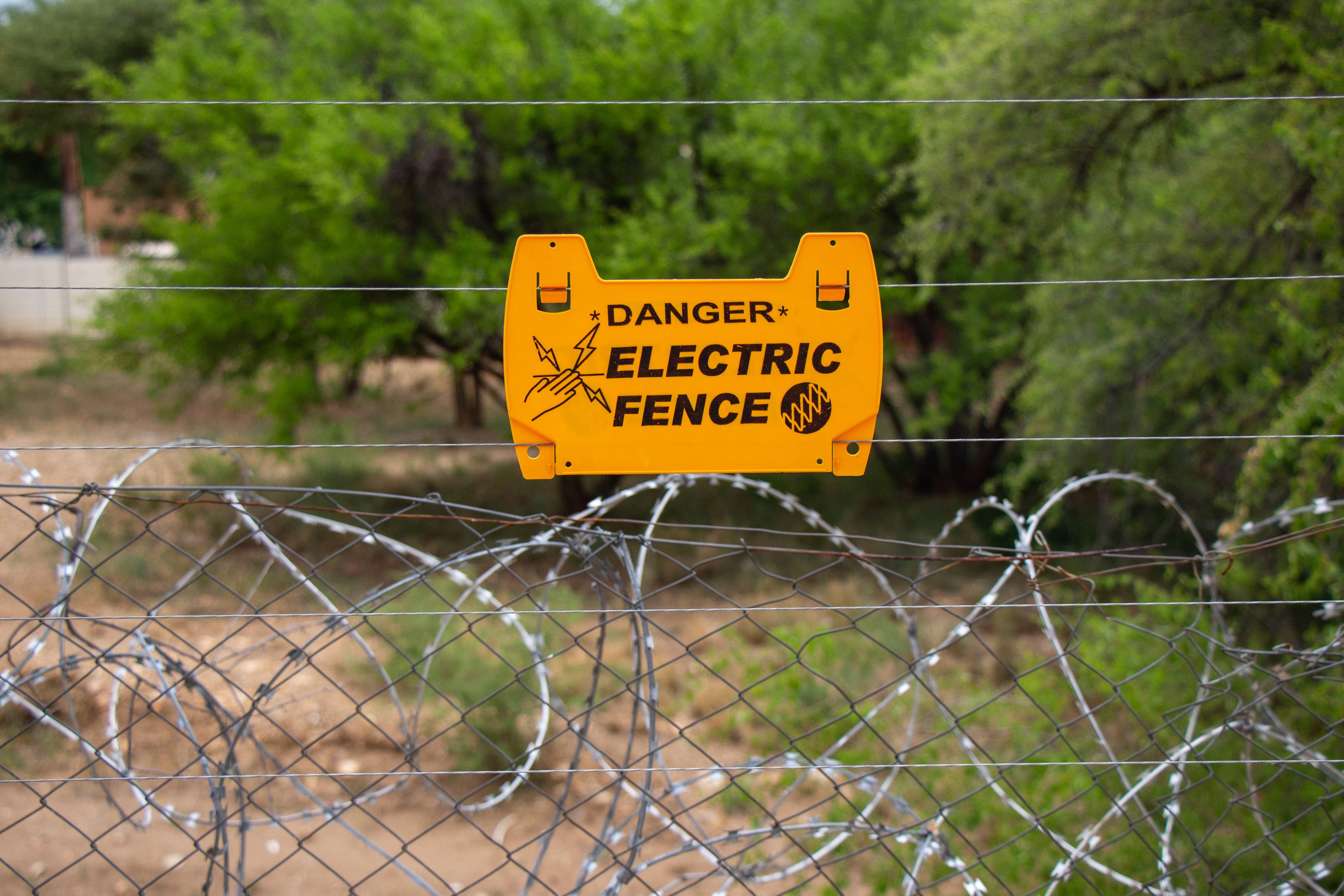 sign, road sign, symbol, stopsign, word, animal, information sign, focus on foreground, wire, outdoors, invertebrate, electric fence, namibia, barrier, HD Wallpaper