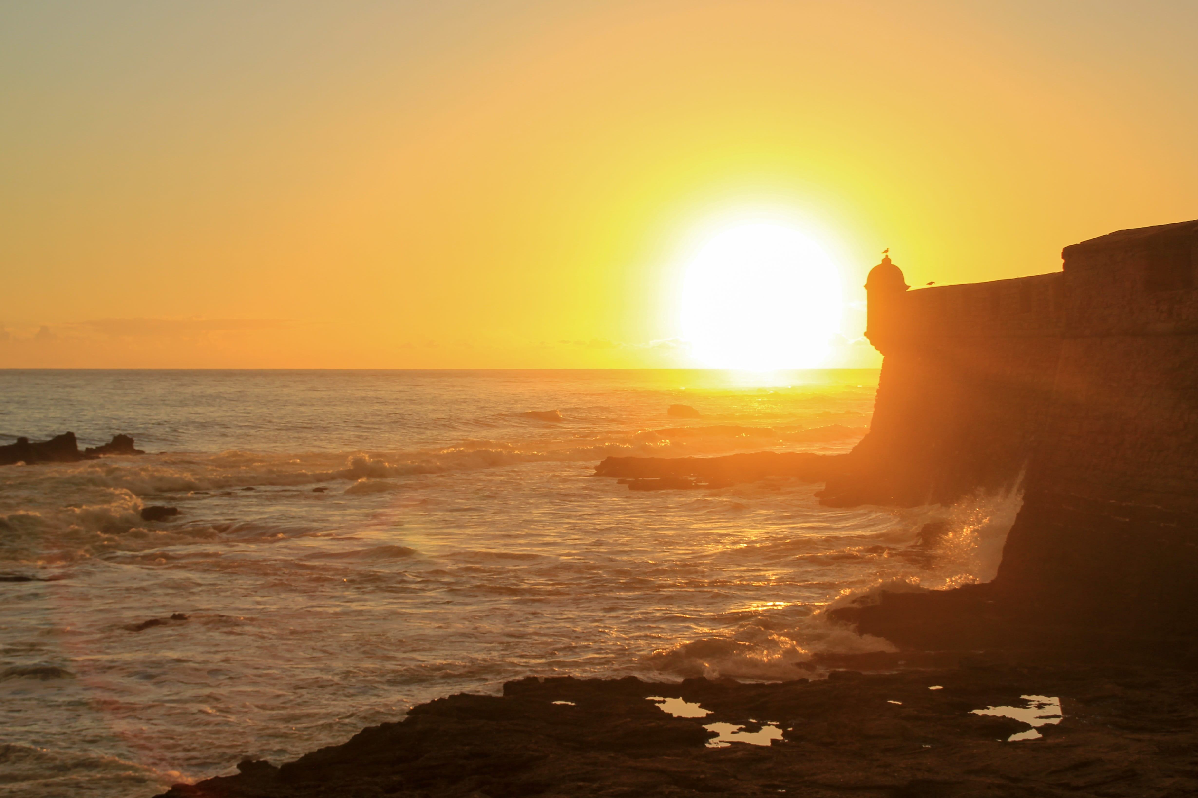 beauty in nature, atardercer, beach, castle, costa, andalusia, horizon, architecture, spain, nature, orange sky, sun, lens flare, sunset, sky, sunbeam, HD Wallpaper