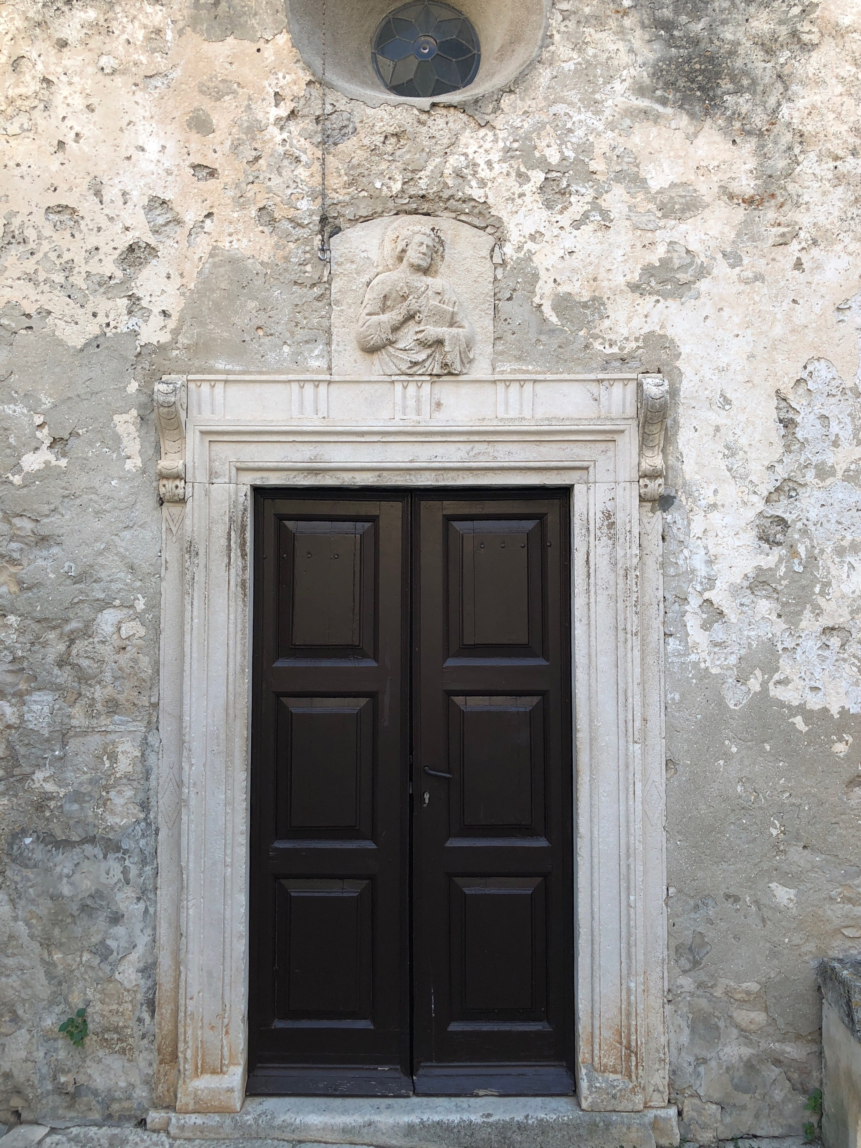 door, architecture, wood - material, old, building, closed, built structure, wall, croatia, 4K, ornate, safety, korčula, entrance, outdoors, no people, Phone HD Wallpaper