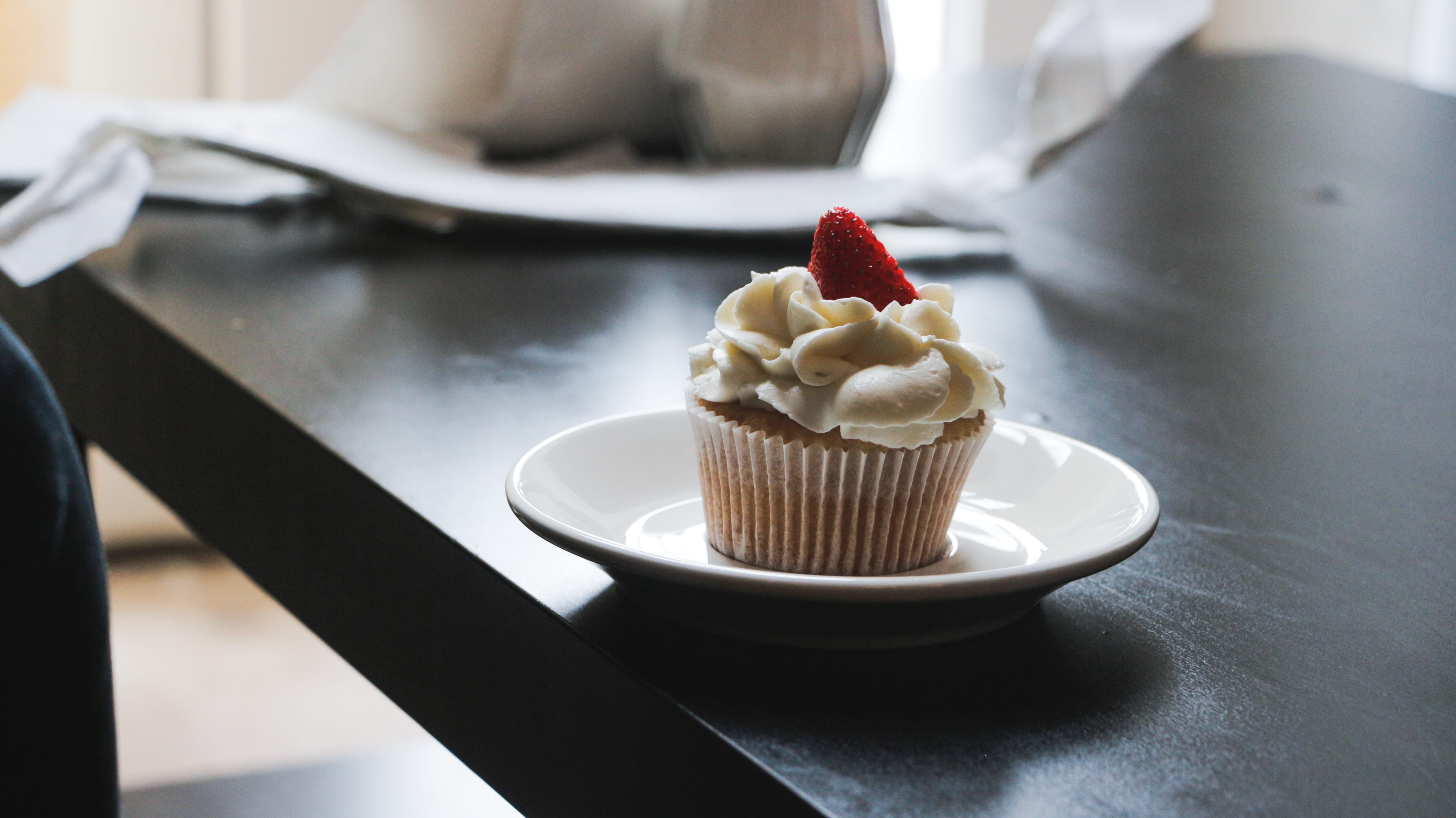 ready-to-eat, muffin, russia, indoors, close-up, indulgence, table, day, cake, berry fruit, cream, snack, moskva, 5K, cupcake, no people, focus on foreground, HD Wallpaper