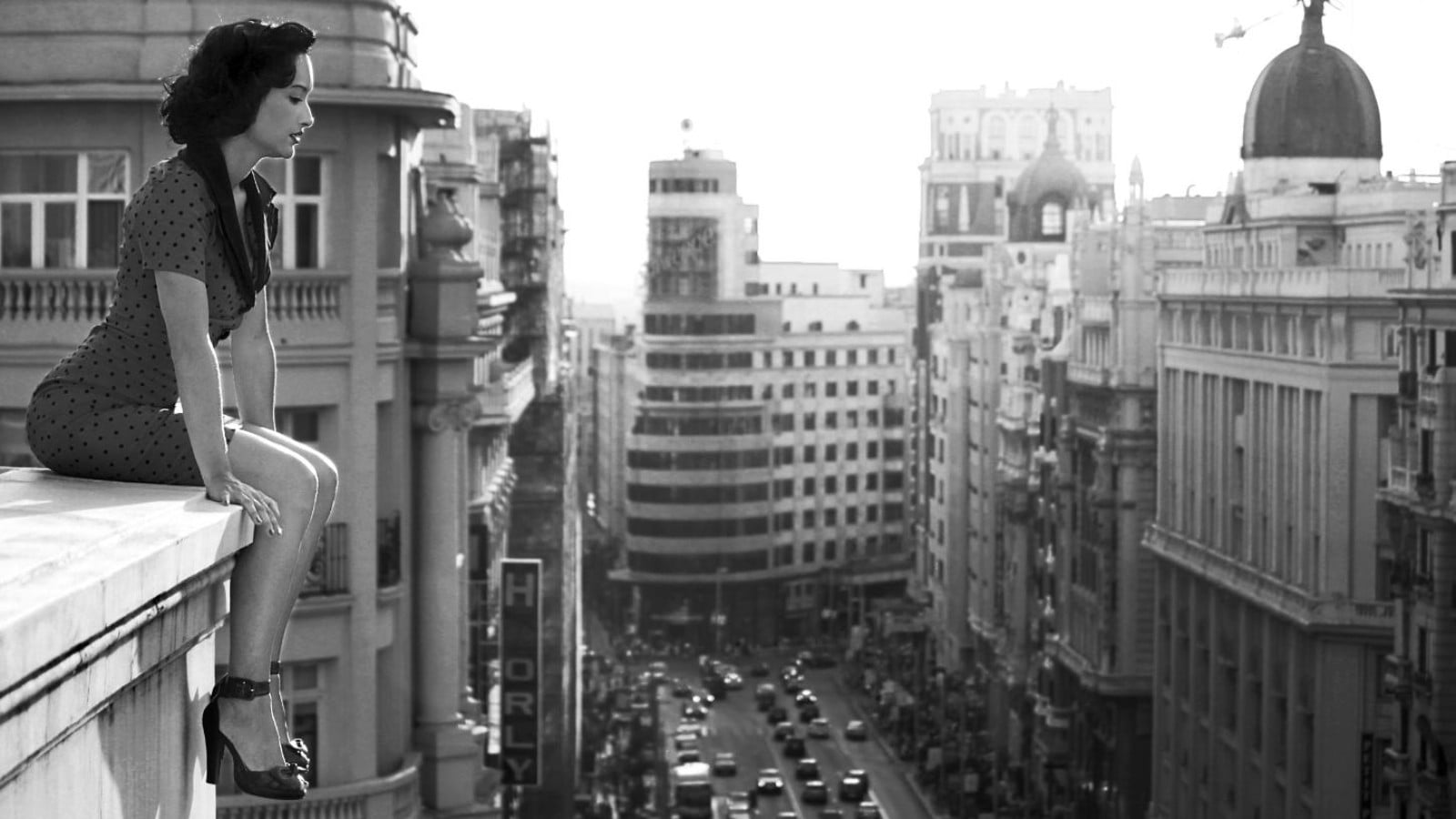 looking at view, city, outdoors, sky, young adult, skyscraper, architecture, Dita Von Teese, standing, residential district, building exterior, city life, HD Wallpaper