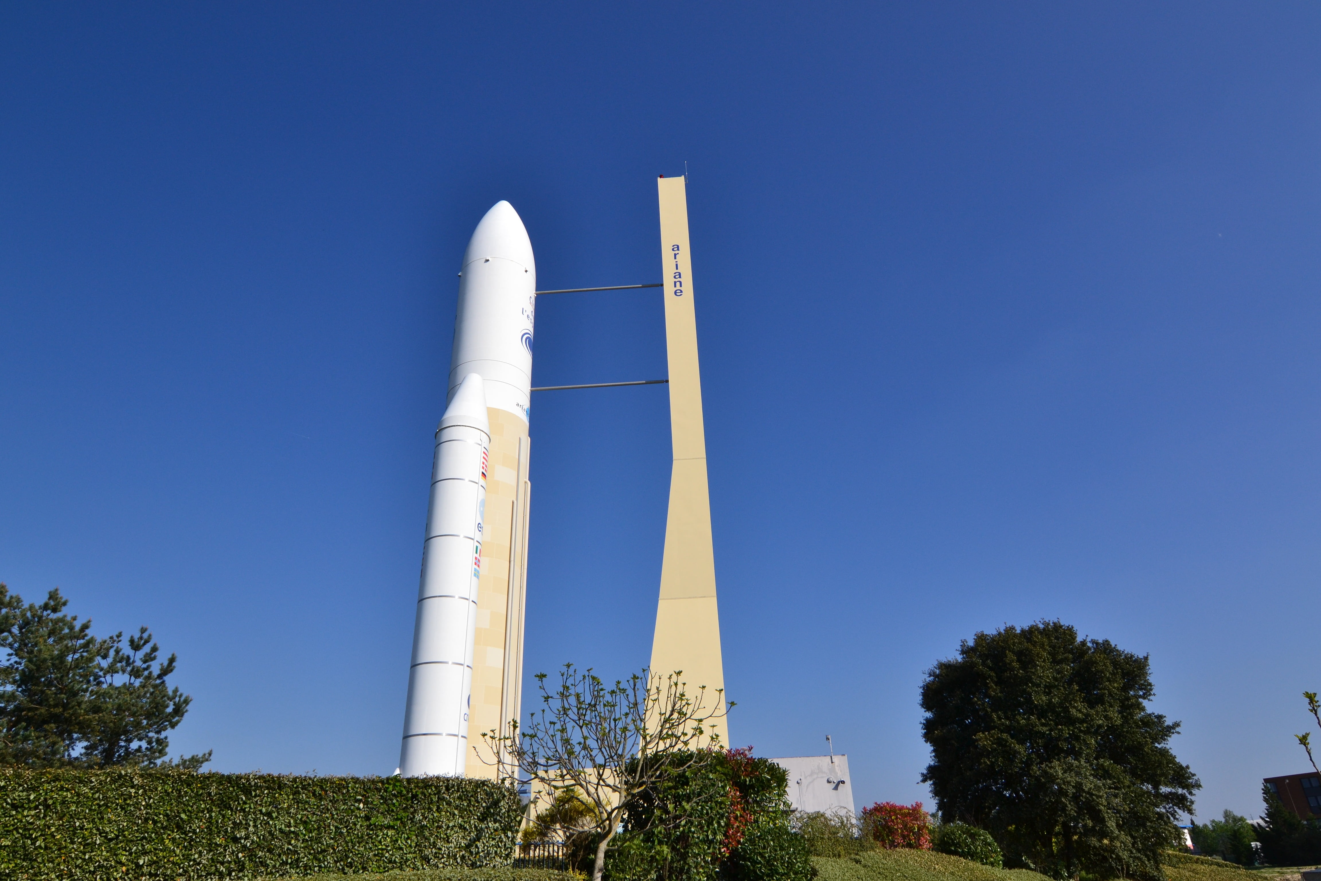 nature, plant, rocket, industry, 4K, copy space, blue, toulouse, white, sunlight, architecture, day, factory, esa, clear sky, space city, outdoors, no people, HD Wallpaper