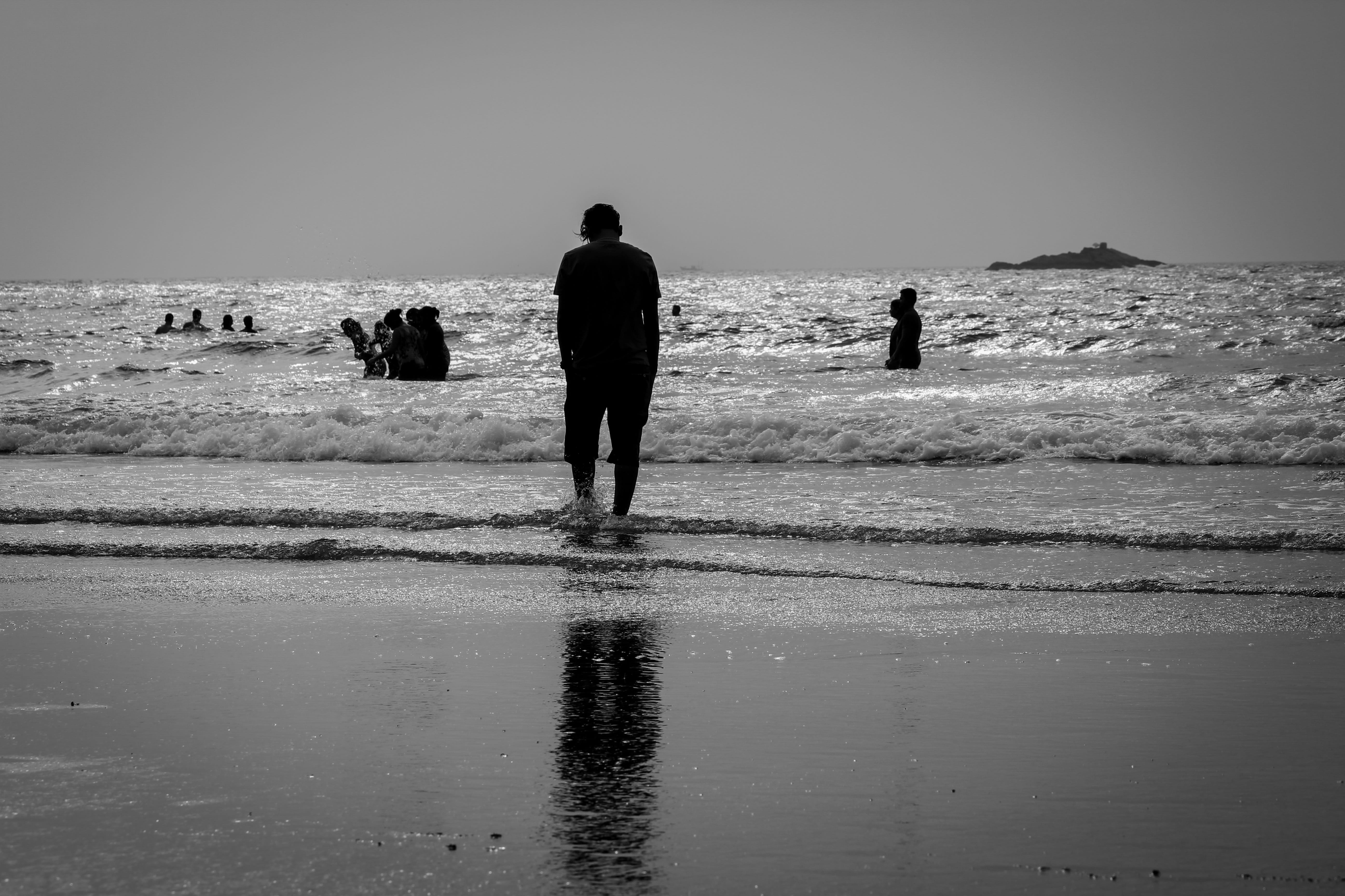 lifestyles, walking, holiday, 5K, travel, outdoors, real people, travelphotography, horizon over water, beach, water, men, leisure activity, land, beachphotography, HD Wallpaper