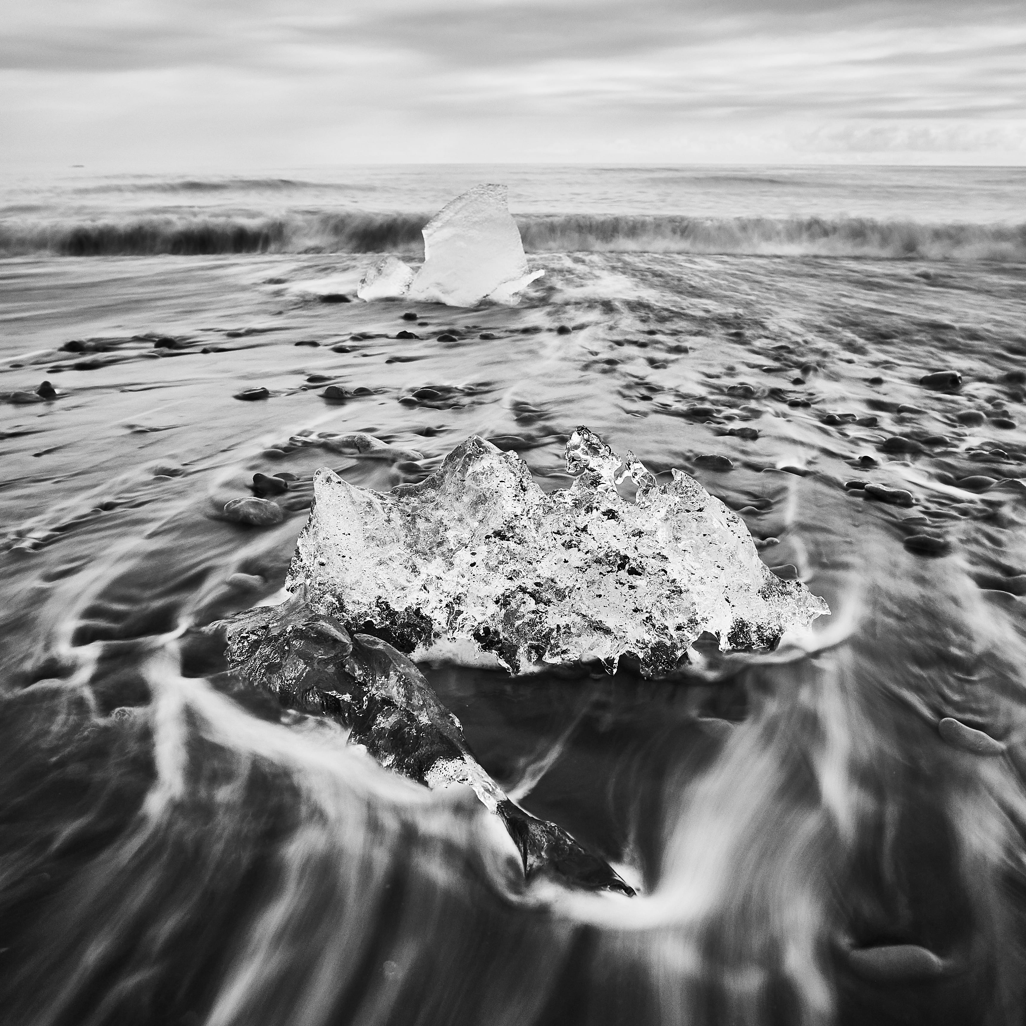 motion, diamand, steam, outdoors, grayscale, rock - object, sky, lapse, tranquil scene, blackandwhite, jokulsarlon, ice, no people, tranquility, scenics - nature, Phone HD Wallpaper