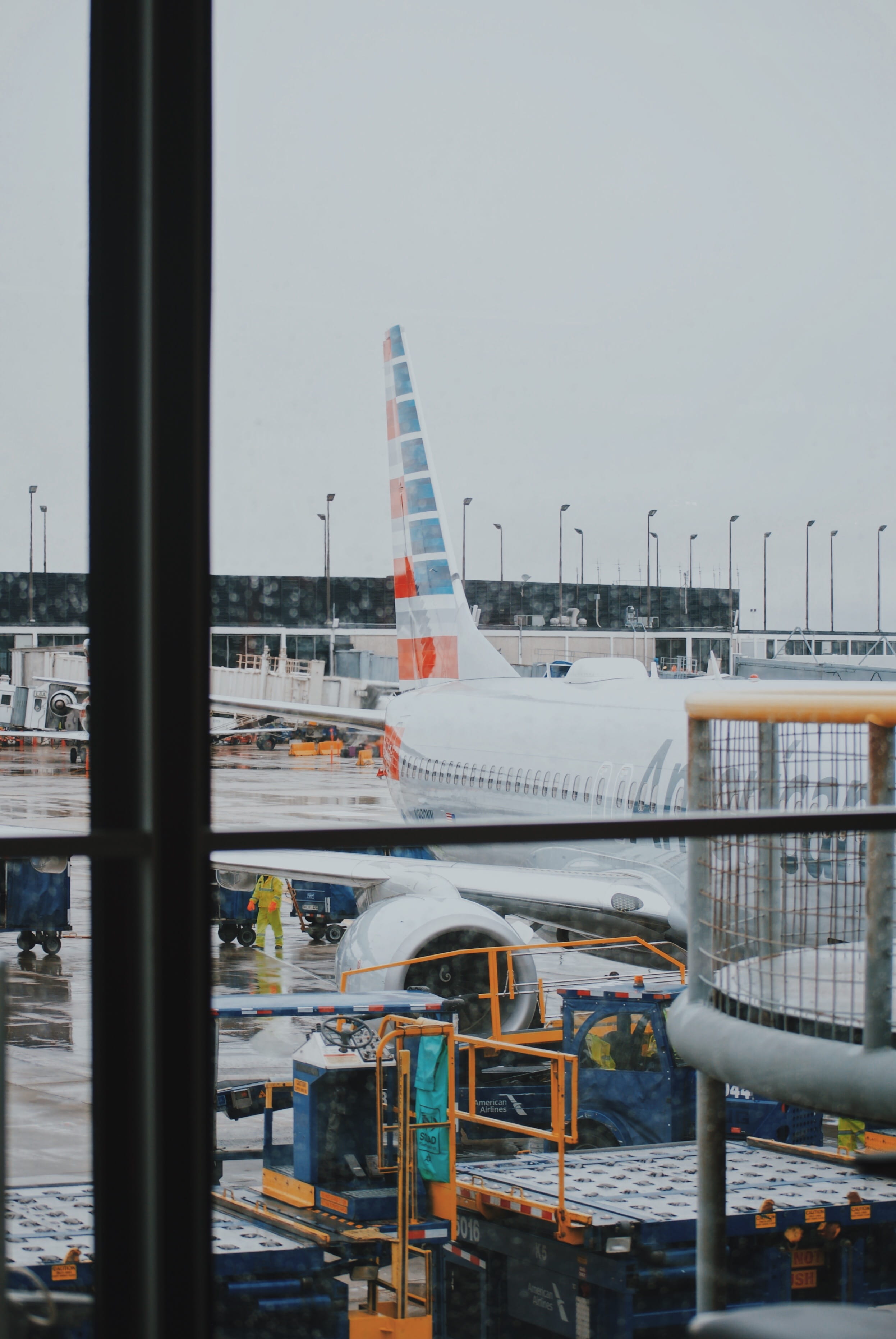 transparent, chicago, airfield, planes, american air, human, american airlines, aircraft, vehicle, us, nature, air vehicle, no people, airliner, airplane, Phone HD Wallpaper