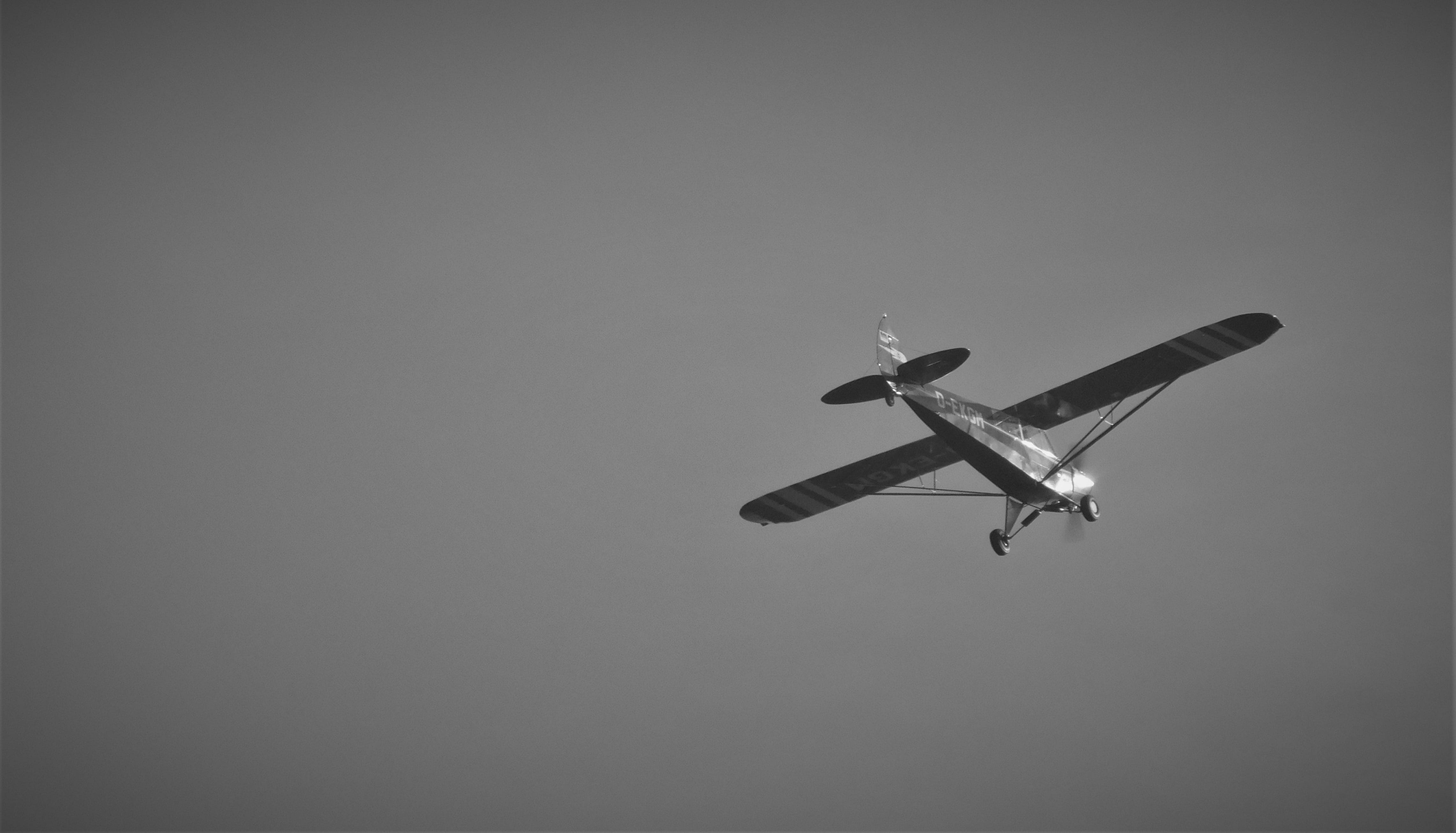 clear sky, outdoors, background, black and white, studio shot, leisure activity, full length, air vehicle, low angle view, sport, aircraft, motion, no people, HD Wallpaper
