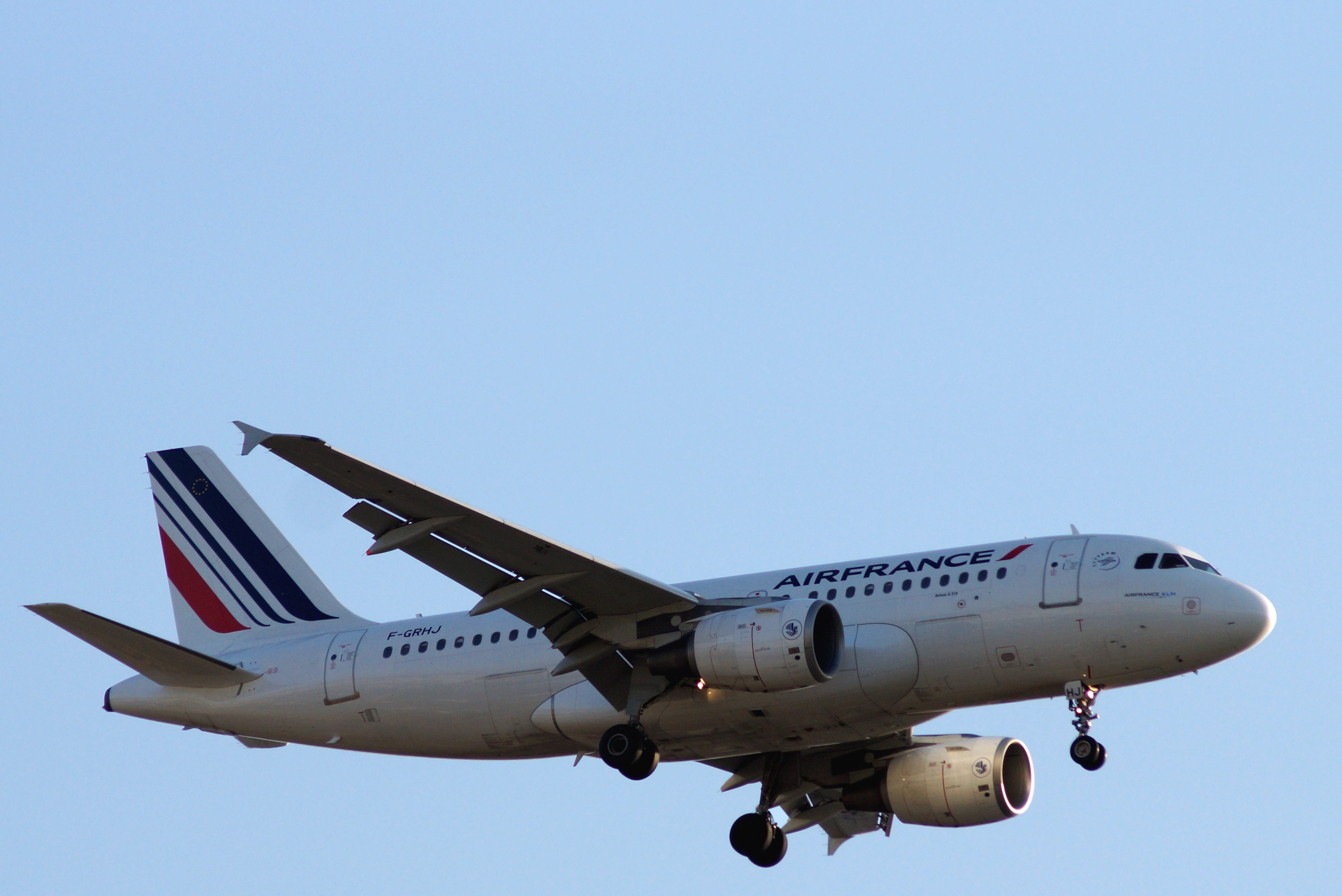 outdoors, 4K, air Vehicle, day, no people, clear sky, side view, copy space, aerospace Industry, airplane, passenger, af a319-111, air, propeller, travel, HD Wallpaper