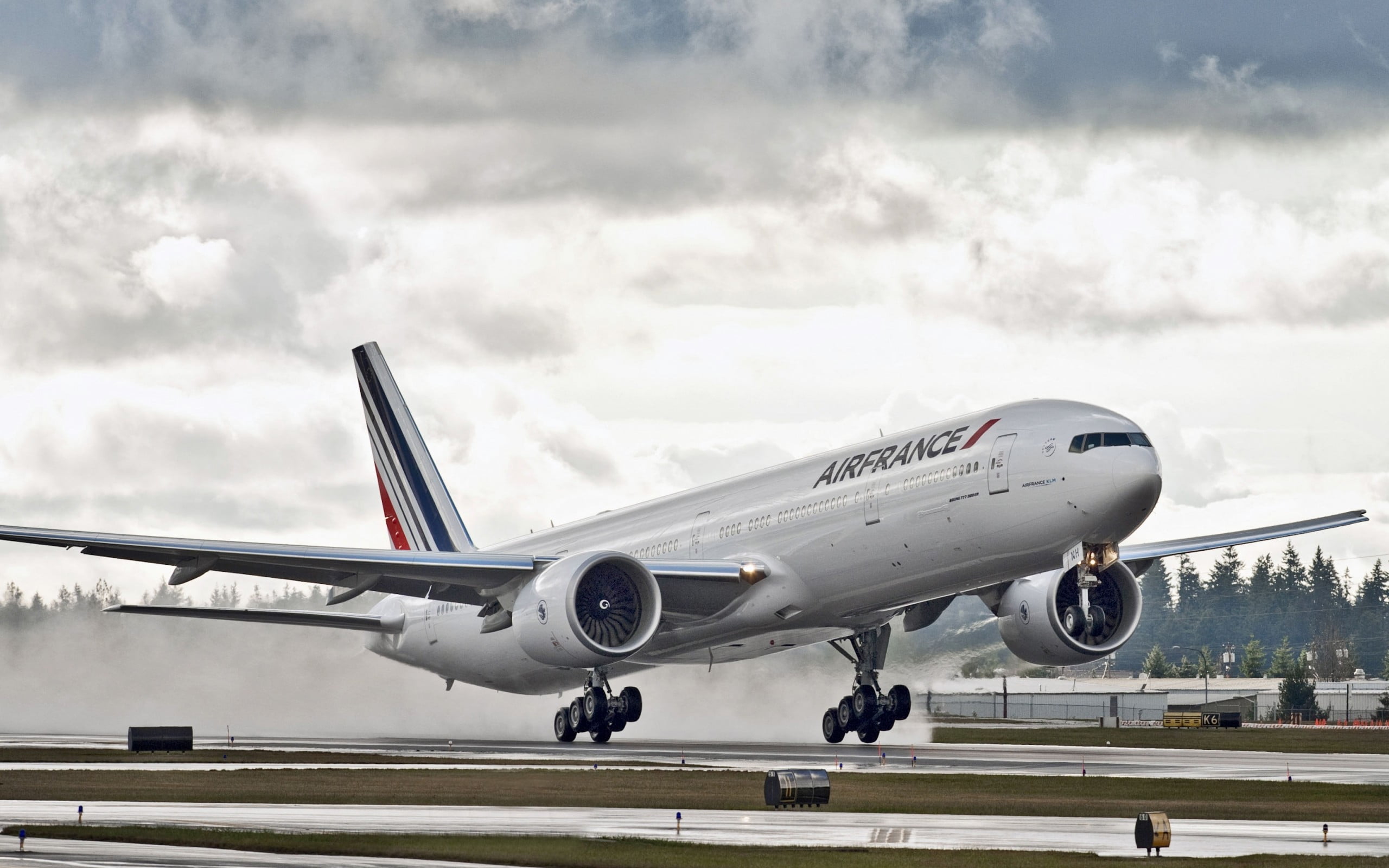 transportation, aerospace industry, air vehicle, Boeing, travel, cloud - sky, arrival, Aircrafts / Planes, aircraft, airport, side view, white, plane, day, HD Wallpaper