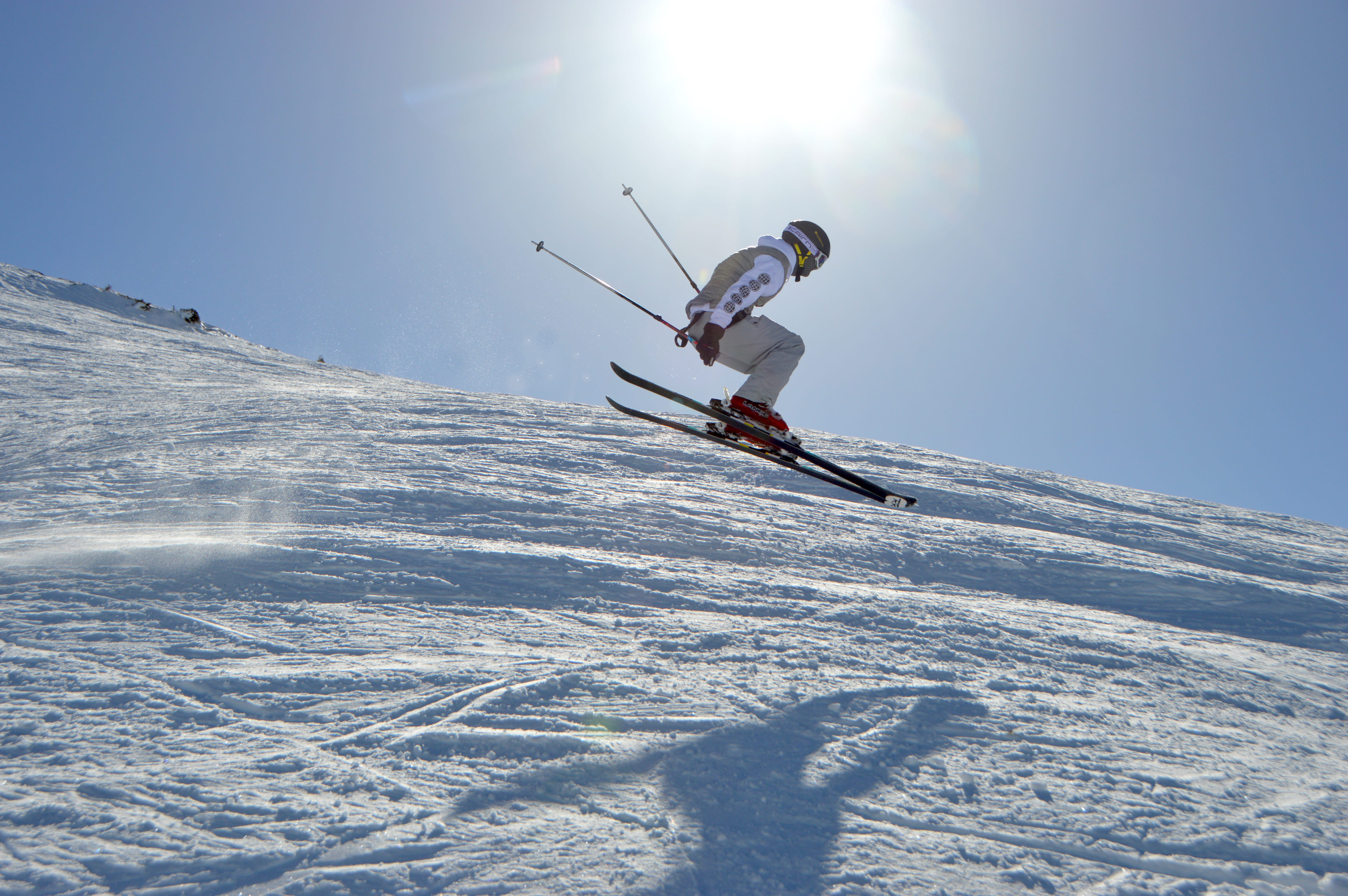 extreme sports, cold temperature, sunlight, snow, jump, ski, 5K, sport, winter, adventure, outdoors, freedom, mountain, france, snowpark, leisure activity, HD Wallpaper