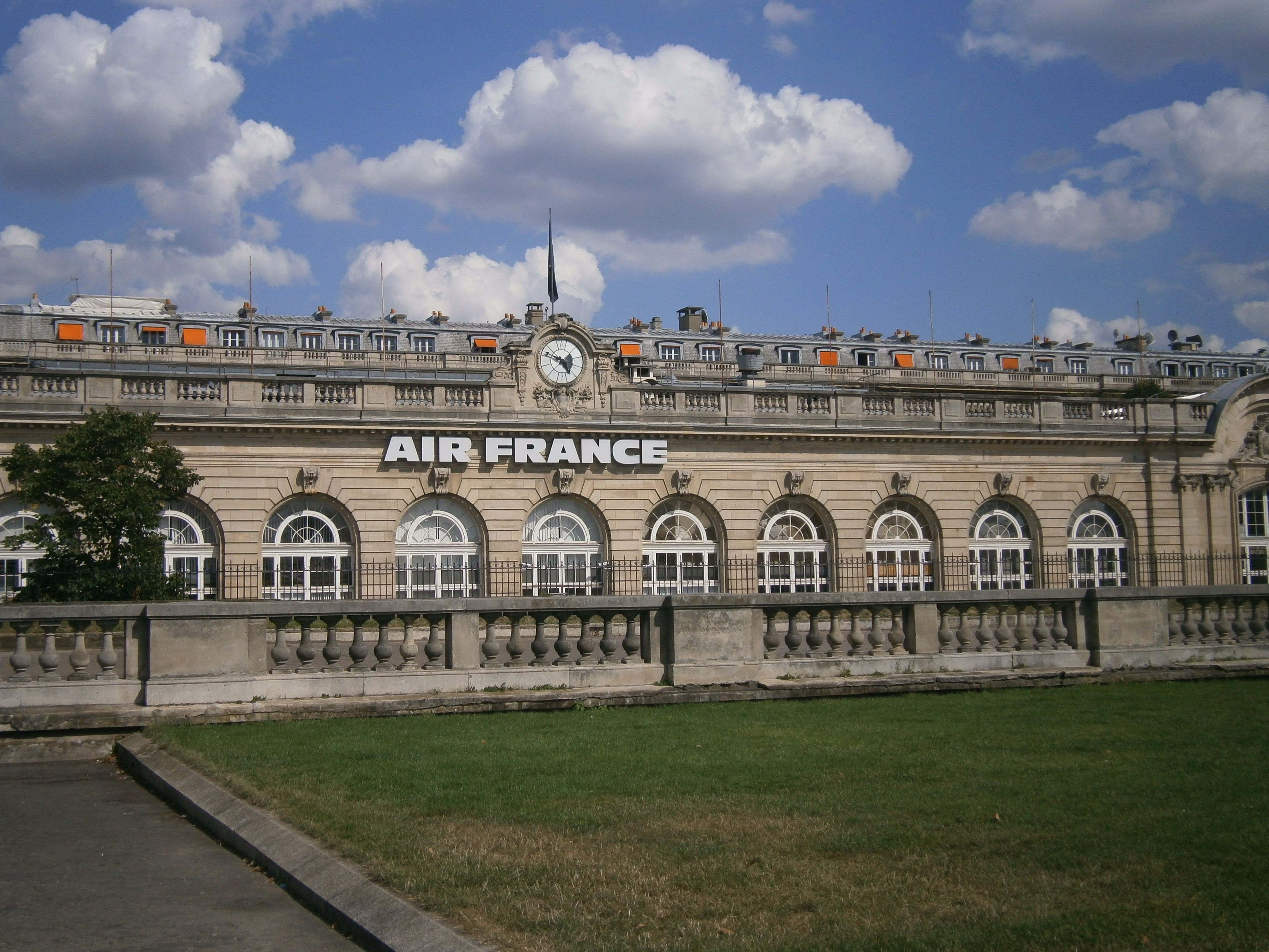 the past, travel, arch, facade, building, grass, plant, building exterior, 4K, architecture, air france, monument, day, paris, outdoors, sky, city, built structure, HD Wallpaper