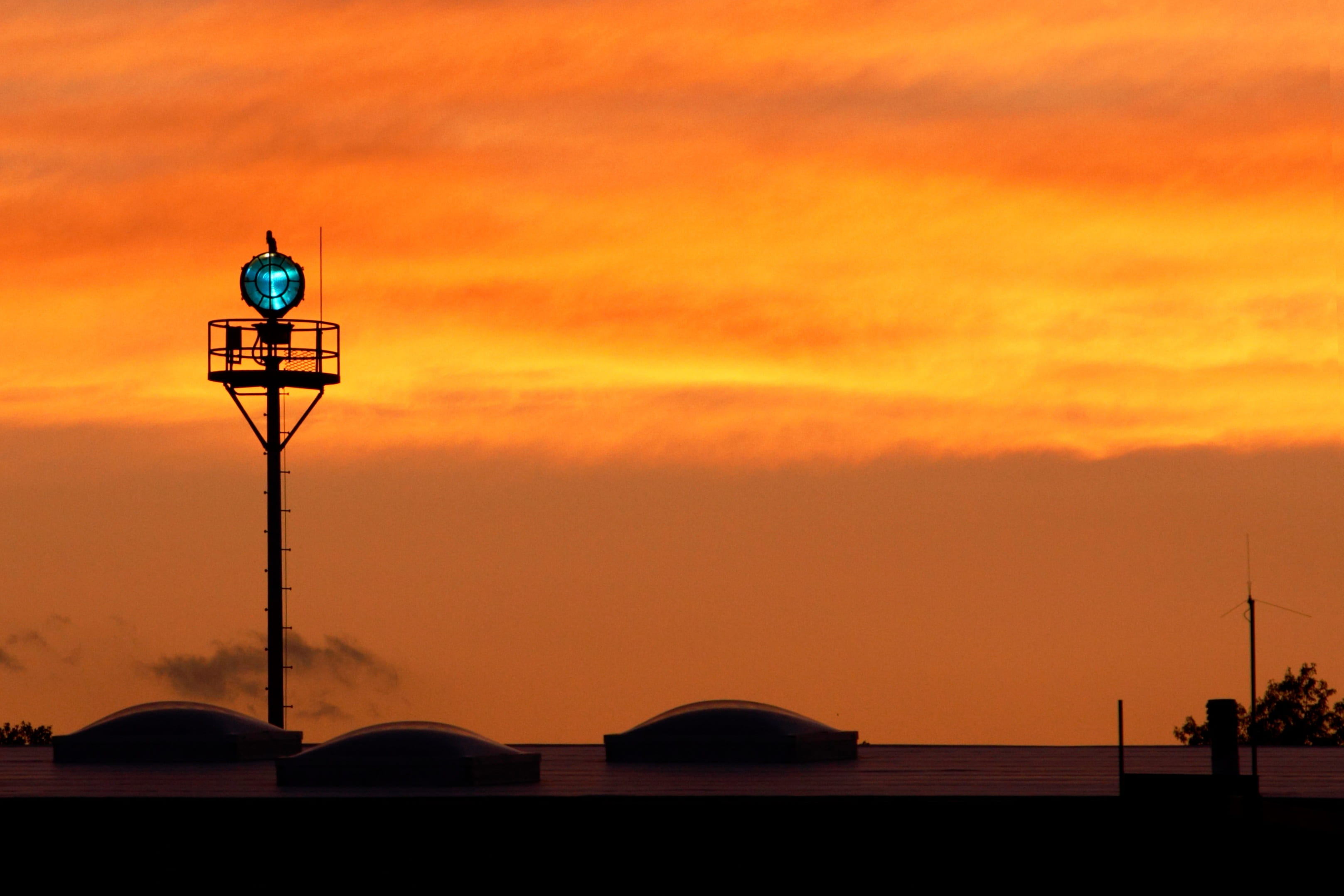 silhouette, beacon, orange color, runway, electric lamp, nature, cloud - sky, lighting equipment, dusk, airport, architecture, general aviation, travel, HD Wallpaper