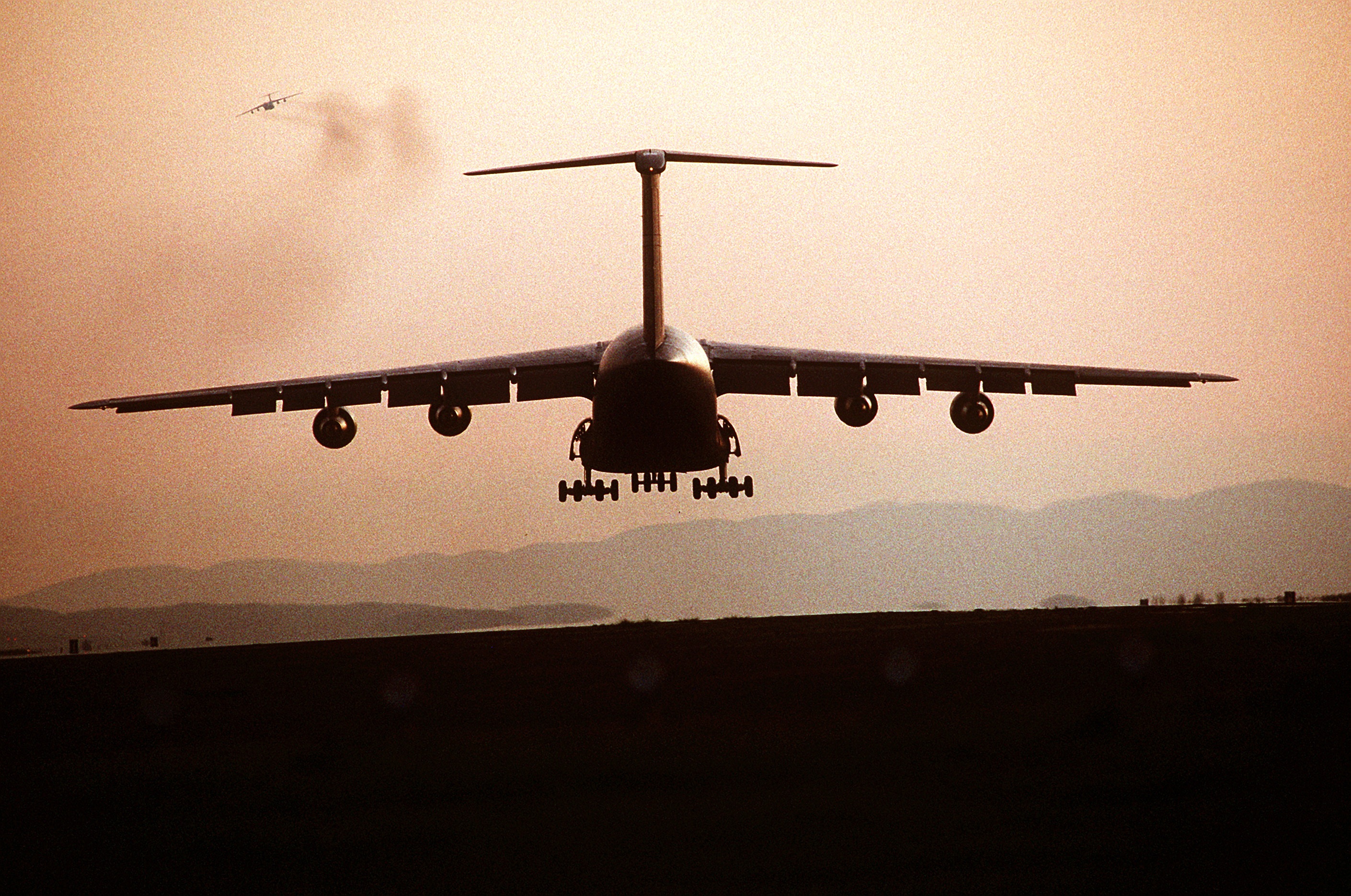 cargo, airport runway, motion, mode of transportation, landing - touching down, airplane, aircraft, commercial airplane, arrival, no people, aerospace industry, HD Wallpaper