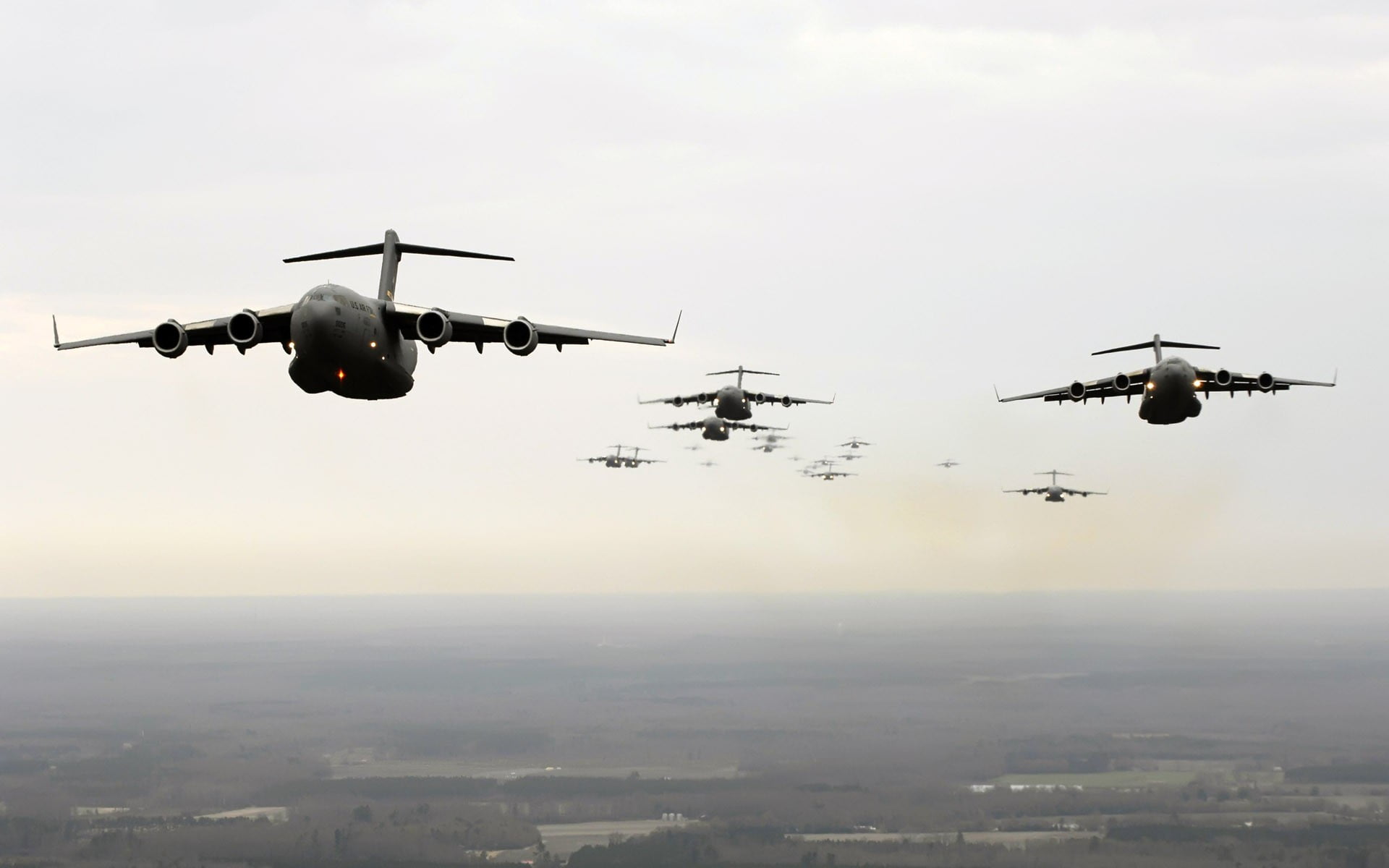 no people, army, black, air vehicle, day, military, on the move, mid-air, warplanes, aerospace industry, travel, plane, outdoors, cloud - sky, gray, C-17 Globmaster, HD Wallpaper
