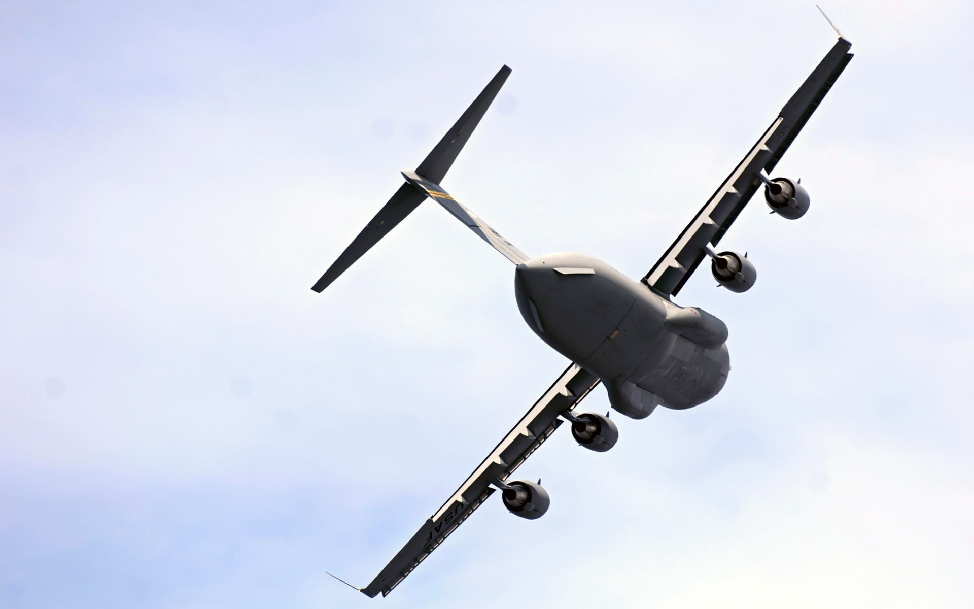 cloud - sky, outdoors, on the move, travel, mid-air, flying, nature, aerospace industry, day, C-17 Globmaster, air vehicle, sky, no people, commercial airplane, HD Wallpaper