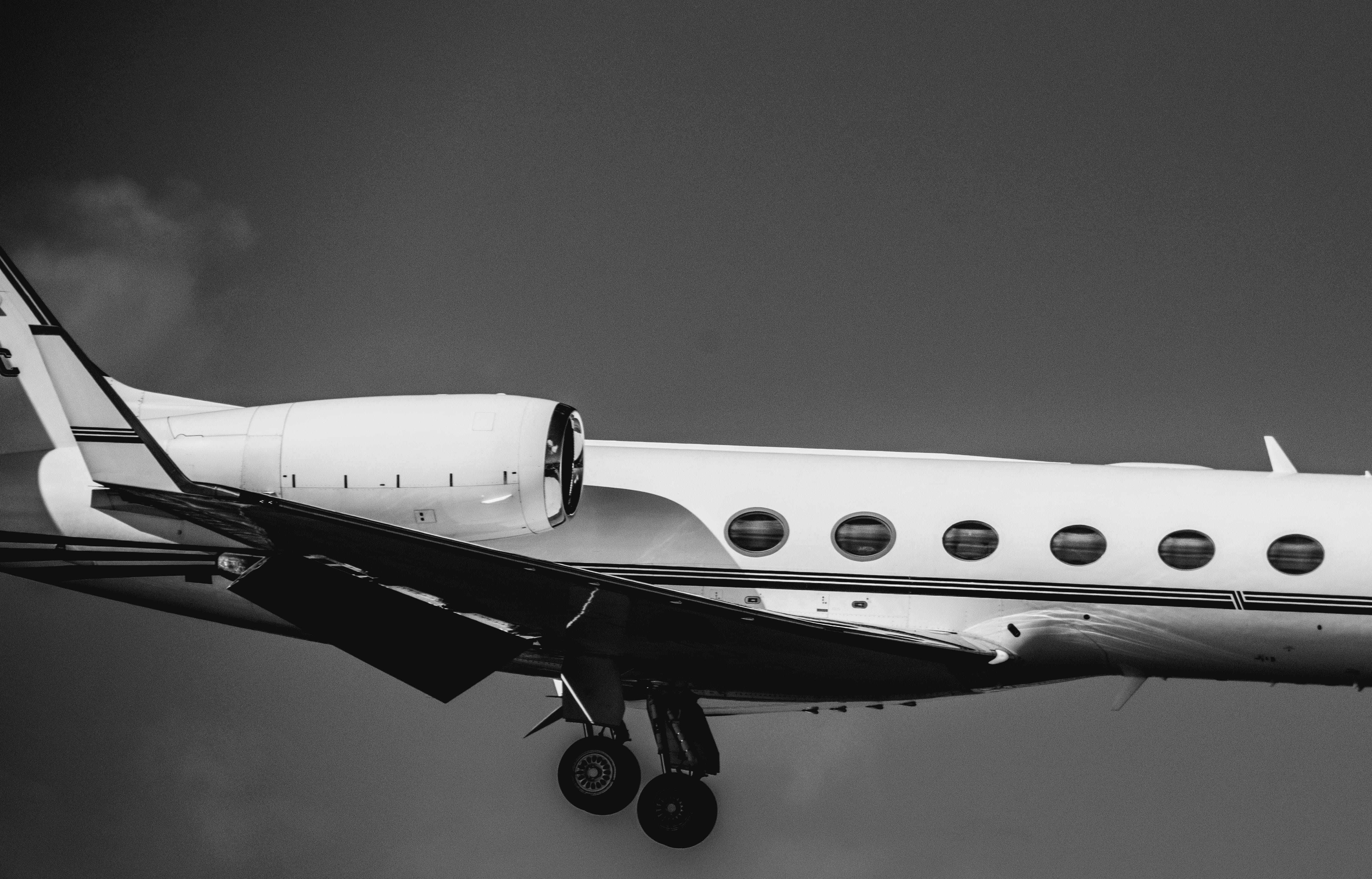 landing, photo, aircraft, wealth, Close up, no people, black, mode of transportation, journey, wing, airplane, sky, commercial Airplane, nature, black and white, HD Wallpaper
