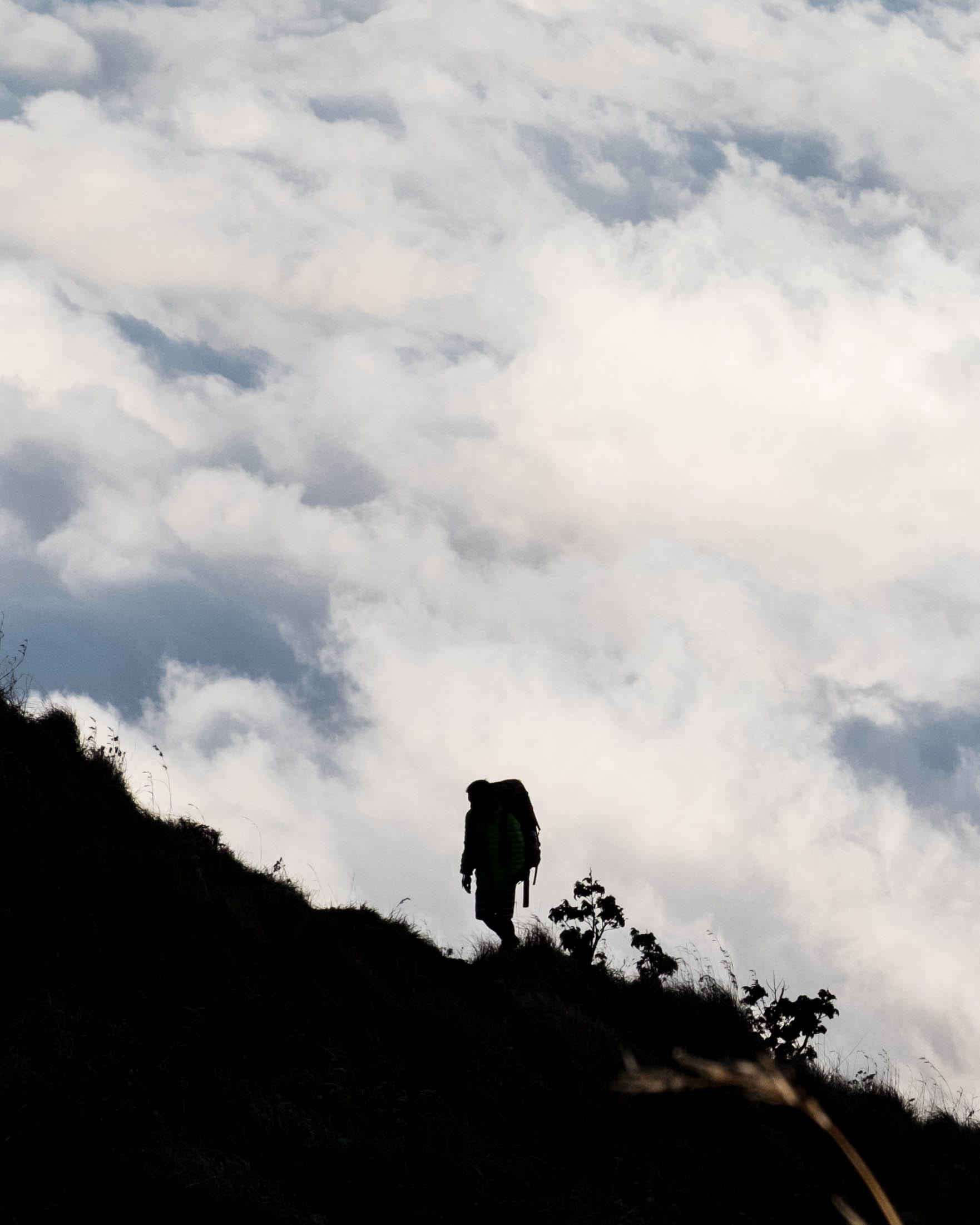 low angle view, outdoors, beauty in nature, tranquility, mountain, men, full length, activity, cloud - sky, lifestyles, rinjani, real people, tranquil scene, Phone HD Wallpaper