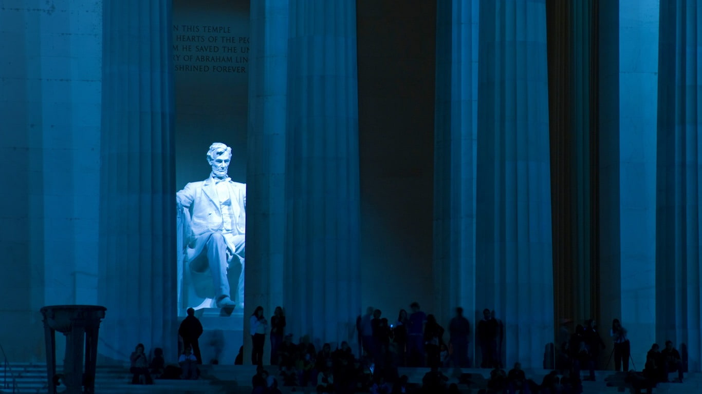 lincoln, full length, architectural column, human representation, statue, representation, stage - performance space, bing, stage, deskt, young adult, sculpture, HD Wallpaper