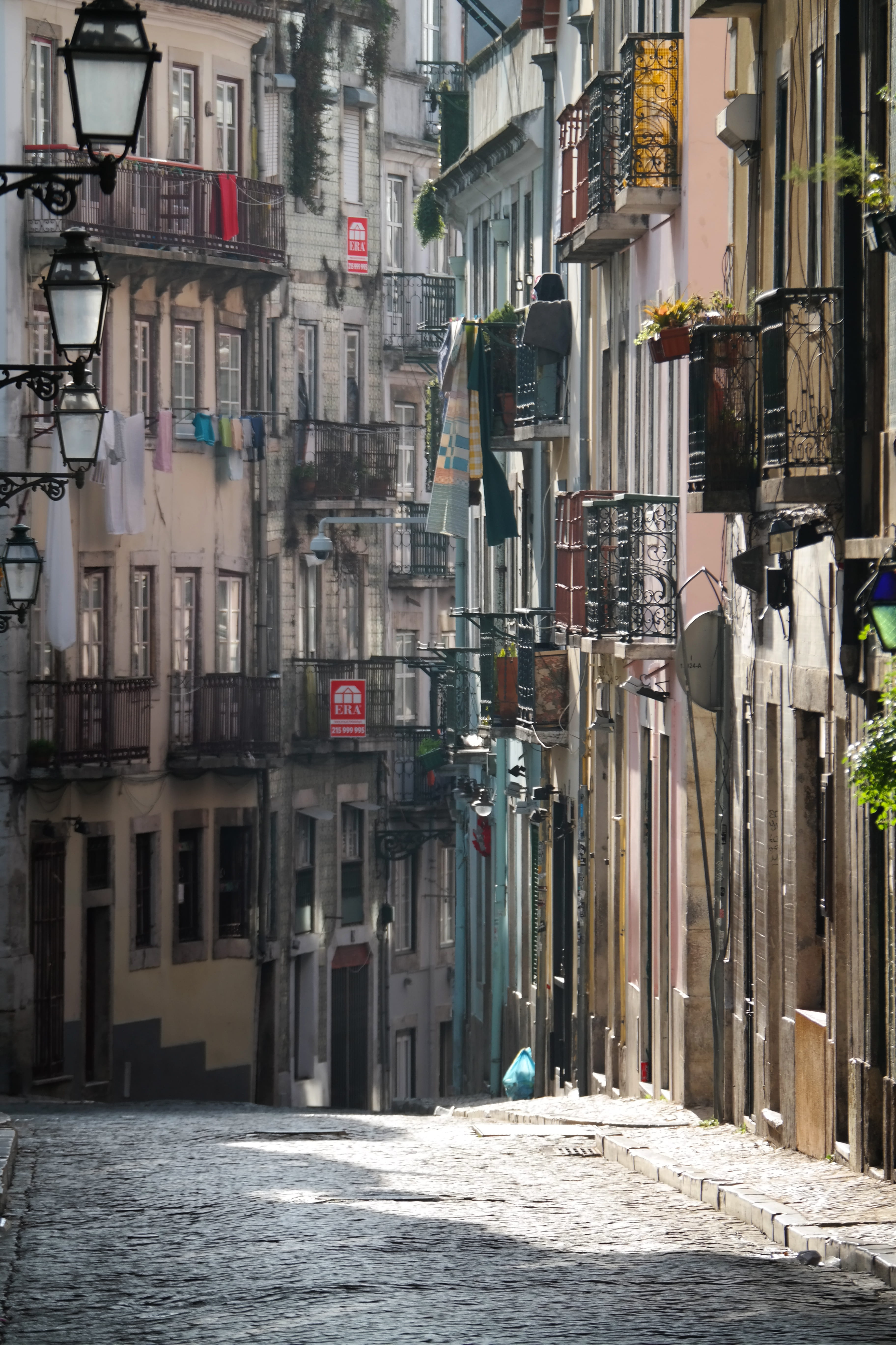 houses, travel destinations, r. da atalaia 25, architecture, outdoors, residential district, lighting equipment, portugal, 5K, window, sunlight, colourful, Phone HD Wallpaper