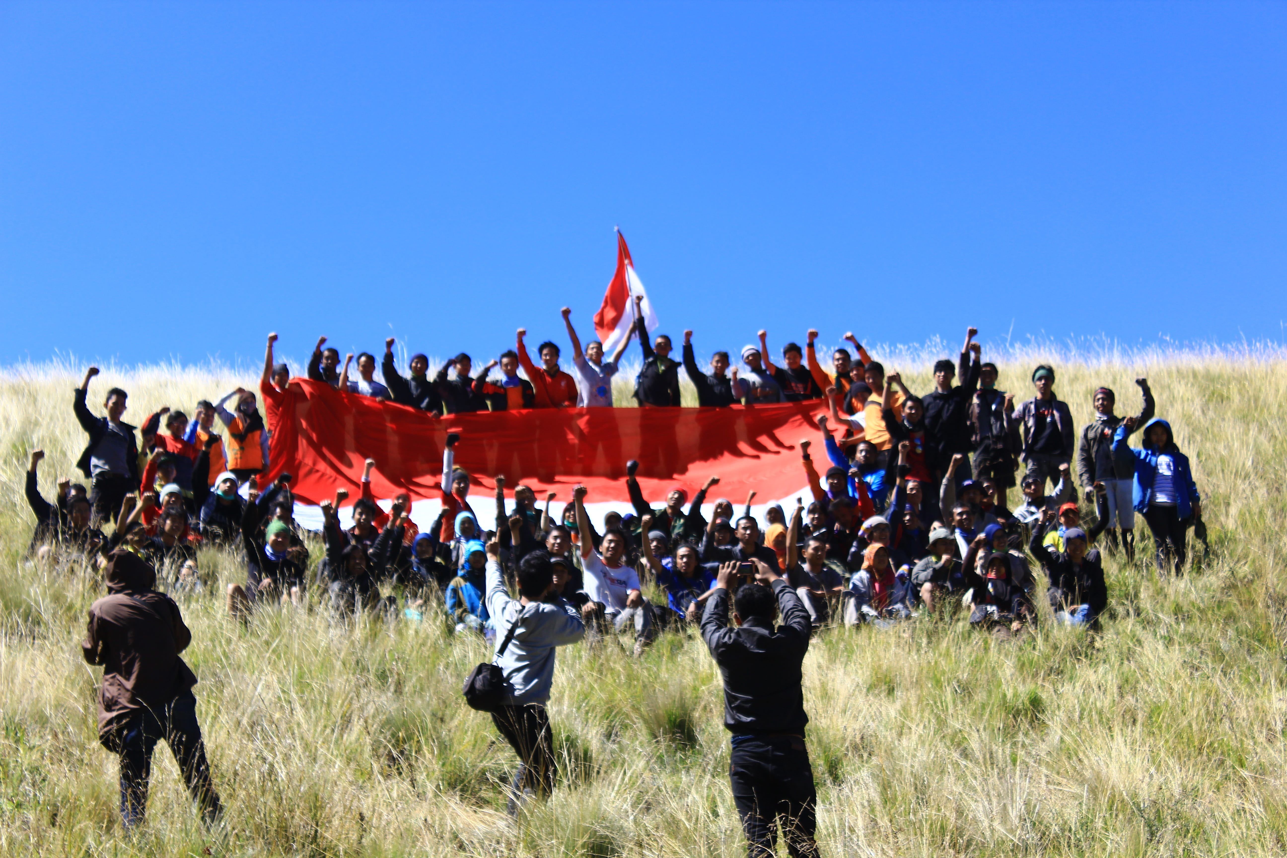 jateng, red white, the sky, nature, bright, real people, clear sky, mount horeb, uniform, merbabu, land, government, beautiful, field, crowd, day, sky, HD Wallpaper