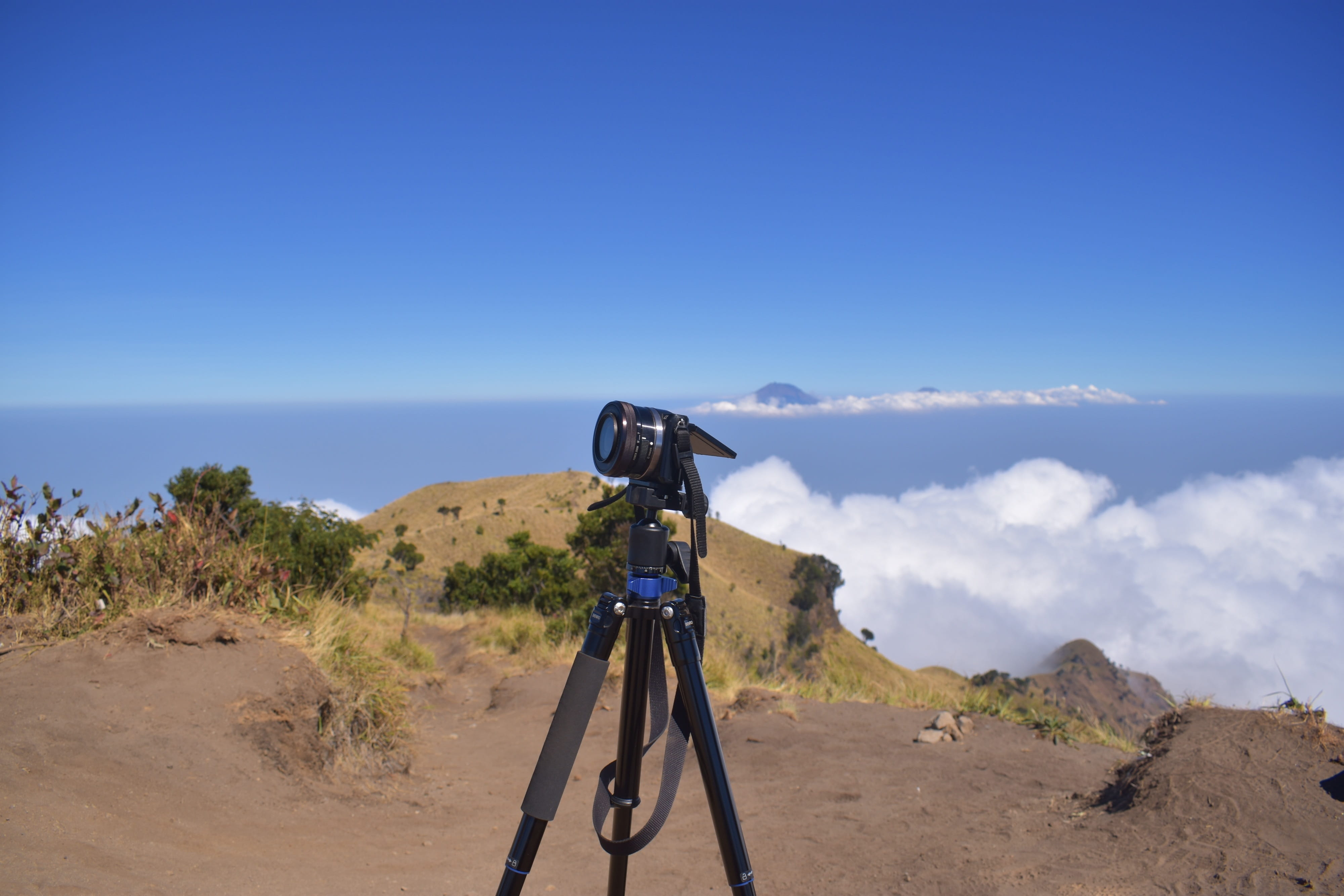 tranquil scene, tranquility, mountaineering, sky, non-urban scene, mountain, horizon, land, top, beauty in nature, outdoor, 4K, day, indonesia, tripod, HD Wallpaper