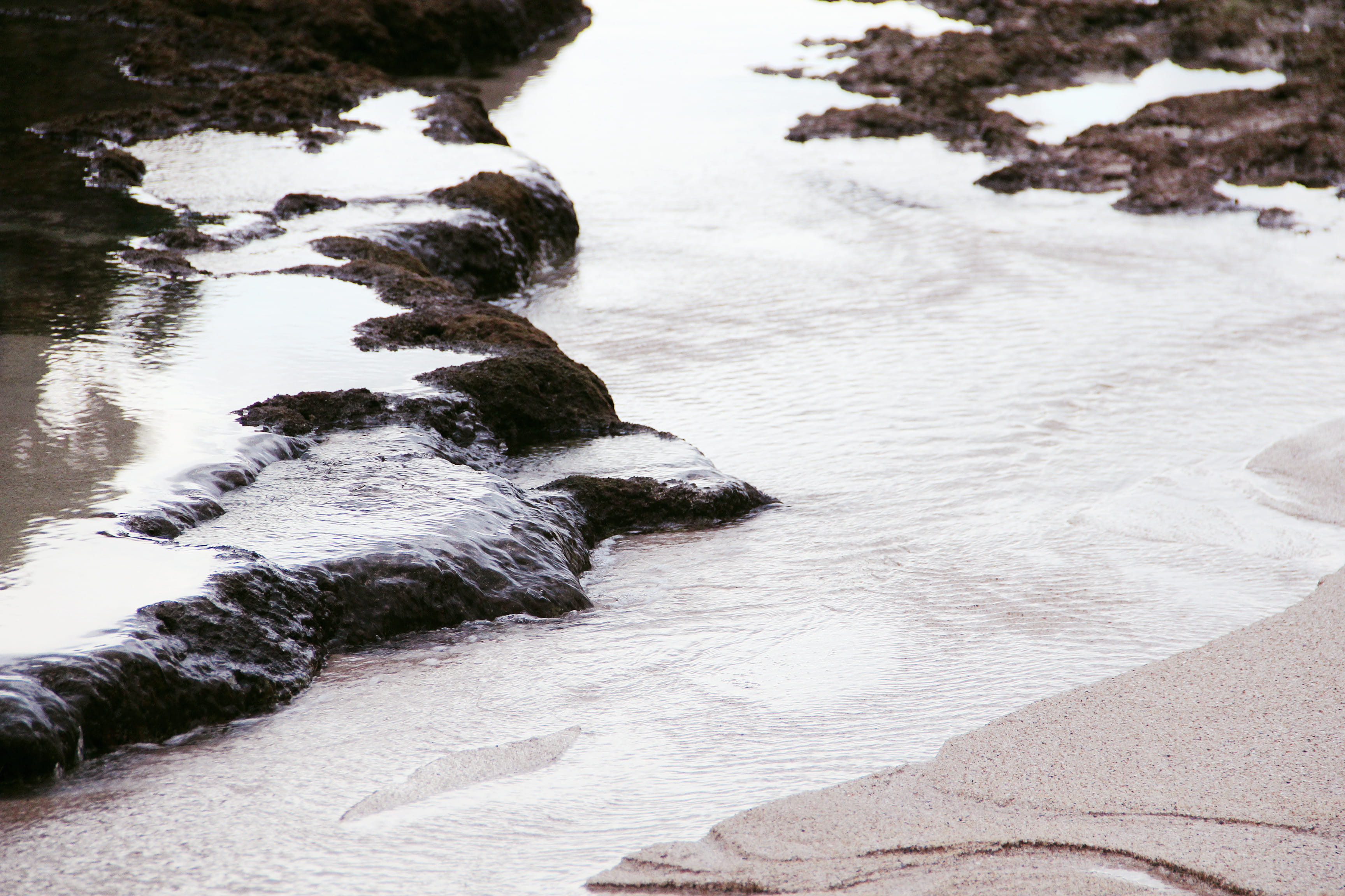 sands, land, earth, cold temperature, motion, day, tree, rock, lake, stone, tranquility, nature, sand, snow, dust, flowing water, rock - object, water, HD Wallpaper