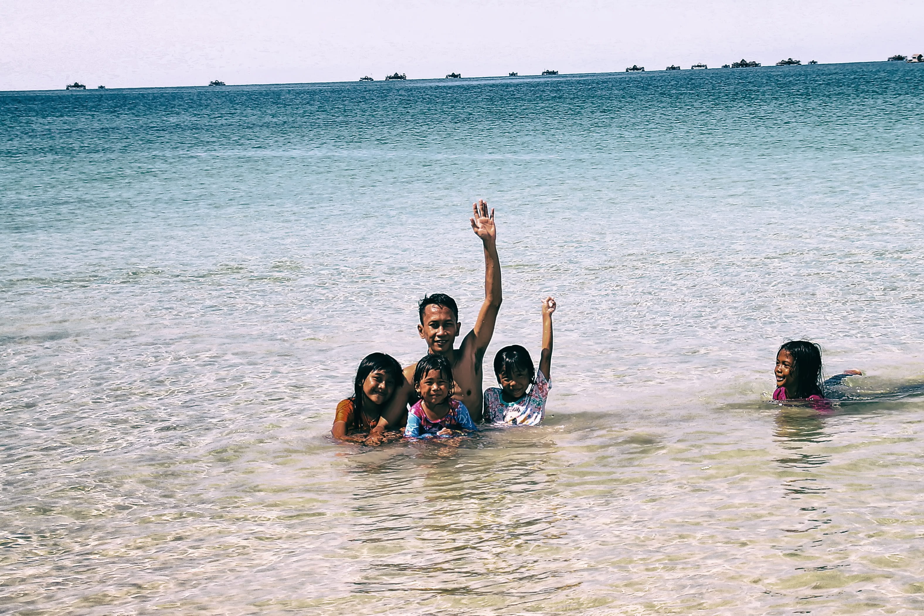 real people, positive emotion, emotion, human arm, enjoyment, outdoors, trikorabeach, swim, arms raised, happiness, party, group of people, holiday, body part, HD Wallpaper