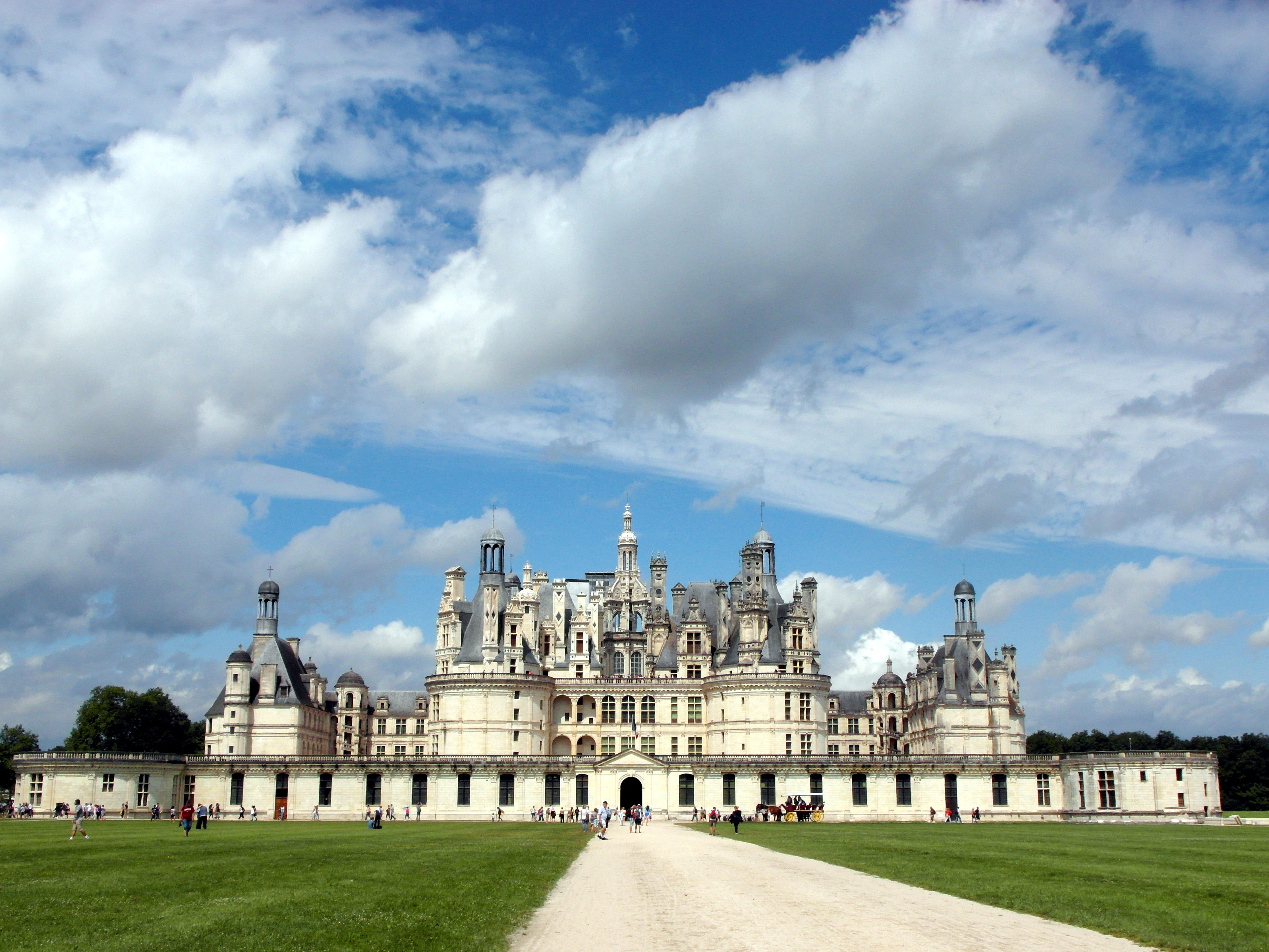 the past, plant, châteaux de la loire, sky, travel destinations, tourism, Chambord Castle, nature, Castles, religion, cloud - sky, 4K, travel, pays de loire, HD Wallpaper