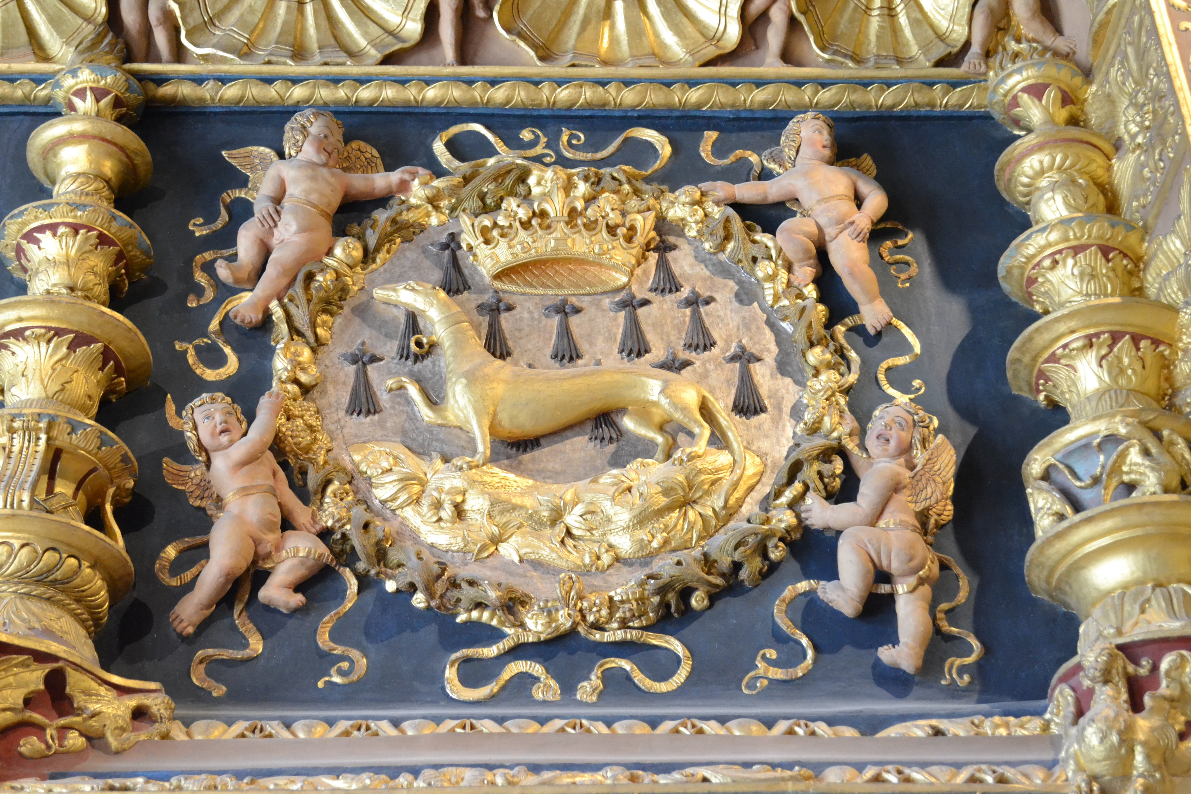 château de blois, place of worship, 4K, creativity, craft, sculpture, royal castle, art and craft, built structure, gilding, belief, crown, statue, the kings castle, HD Wallpaper
