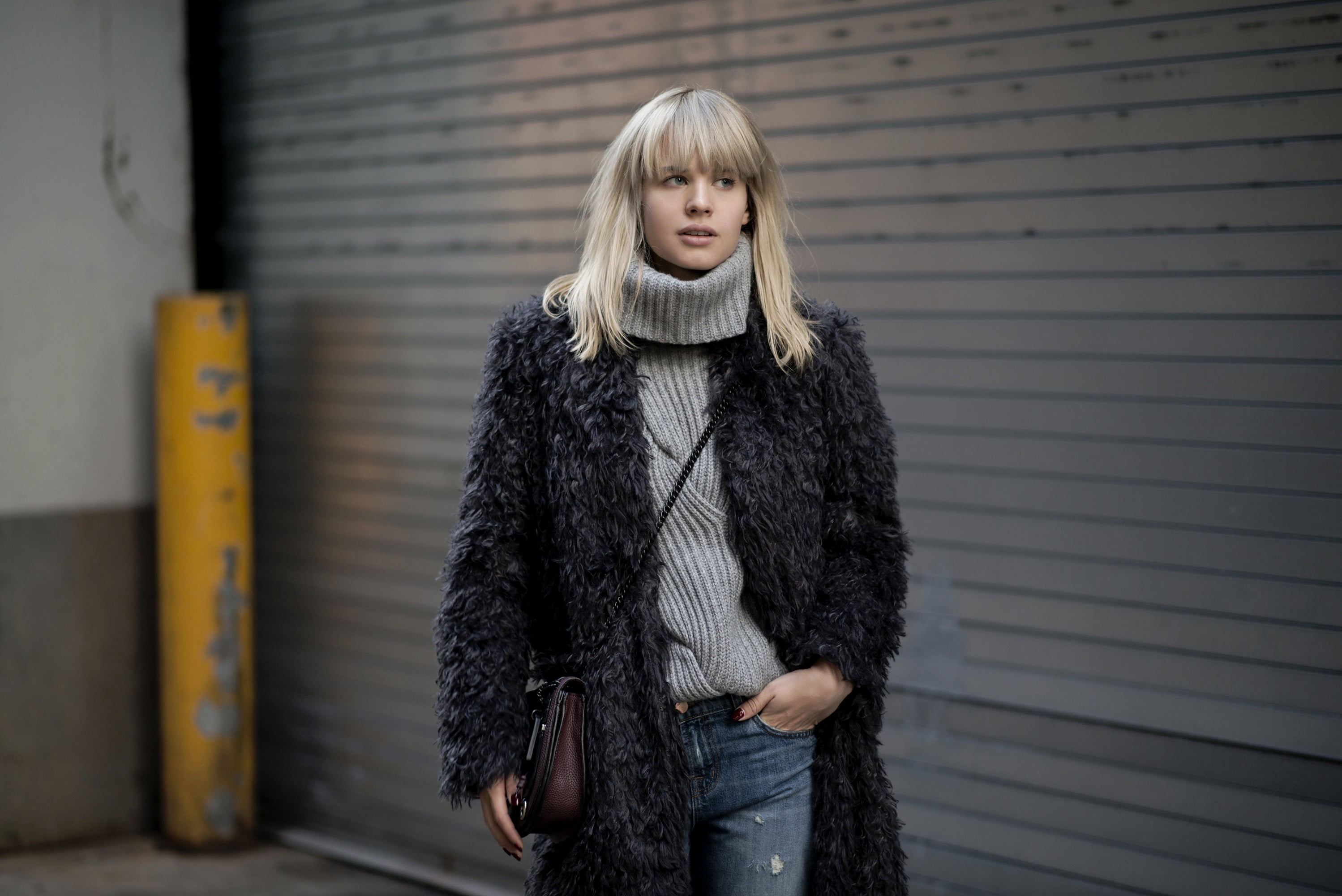 fashion, one person, scarf, portrait, Lisa Dengler, young adult, standing, hairstyle, real people, blond hair, outdoors, beautiful woman, cold temperature, HD Wallpaper