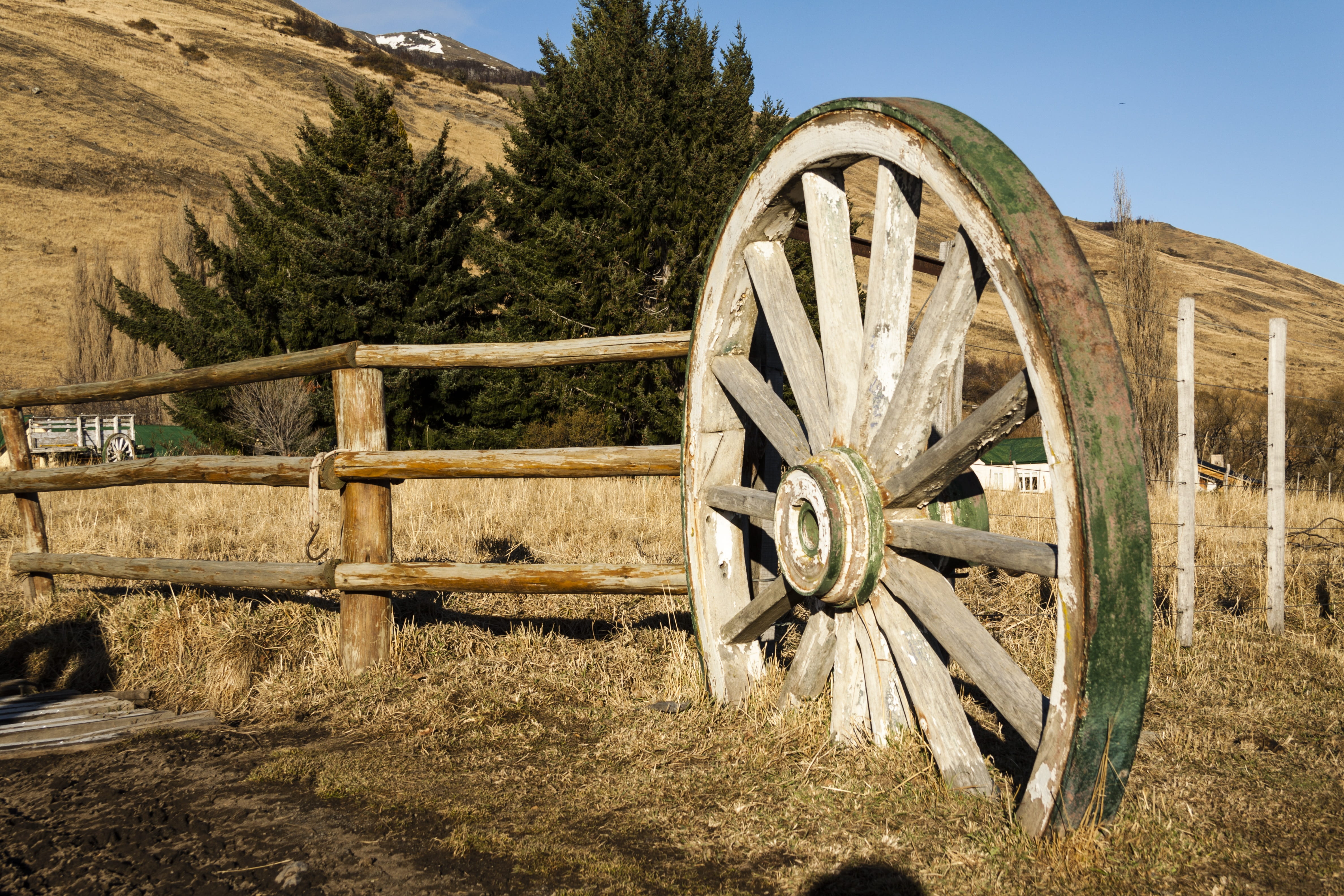 outdoors, transportation, patgônia, agriculture, wheel, argentina, el calafate, tree, landscape, wood - material, sky, wagon wheel, field, calafate, no people, HD Wallpaper
